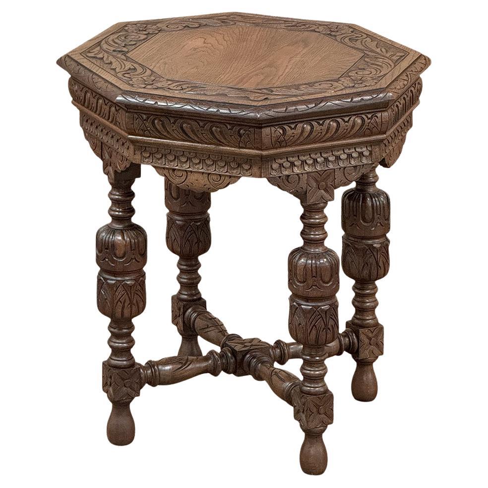 Antique French Renaissance Tavolino ottagonale intagliato in vendita