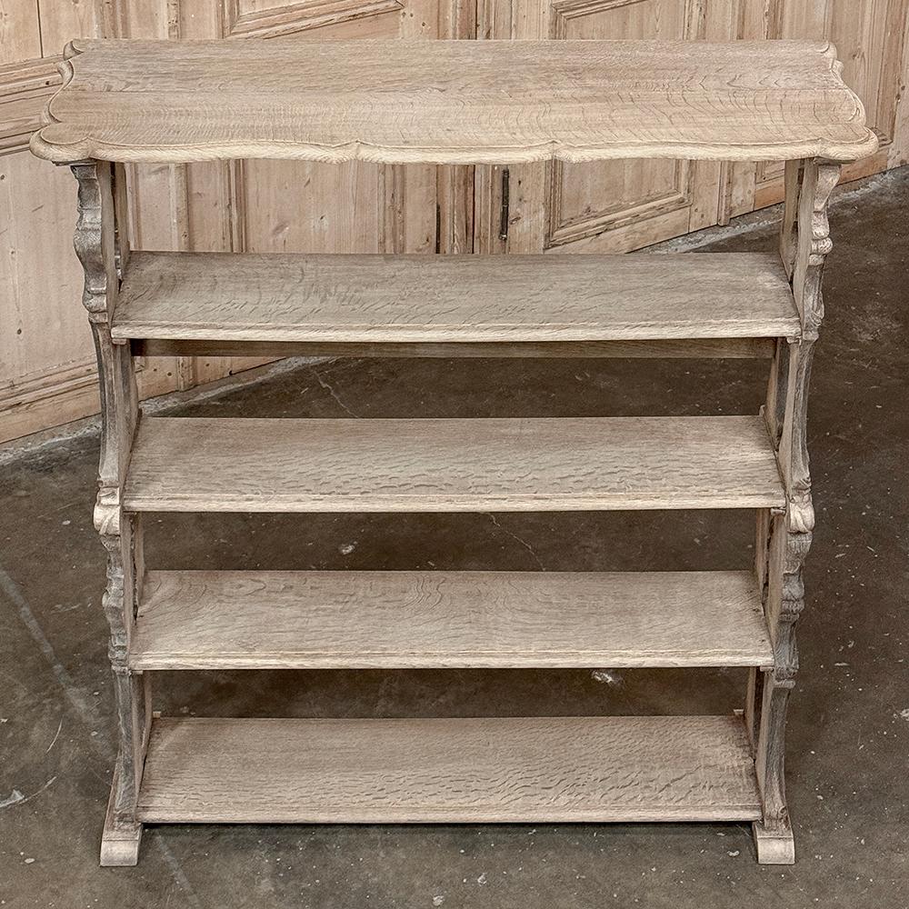 Antique French Renaissance Open Bookcase in Stripped Oak In condizioni buone in vendita a Dallas, TX