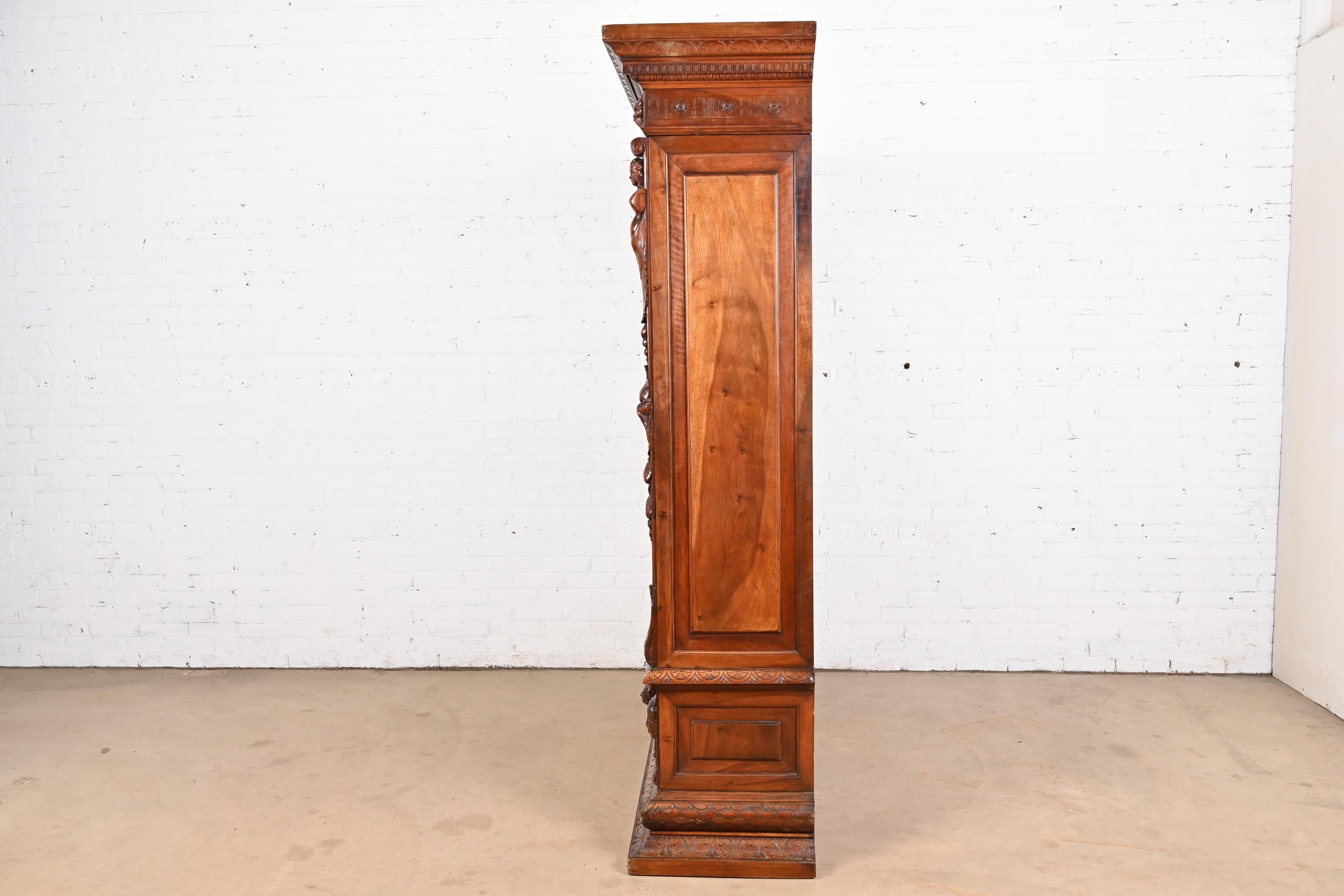 Antique French Renaissance Ornate Carved Walnut Bookcase Cabinet, CIRCA 1900 in vendita 4