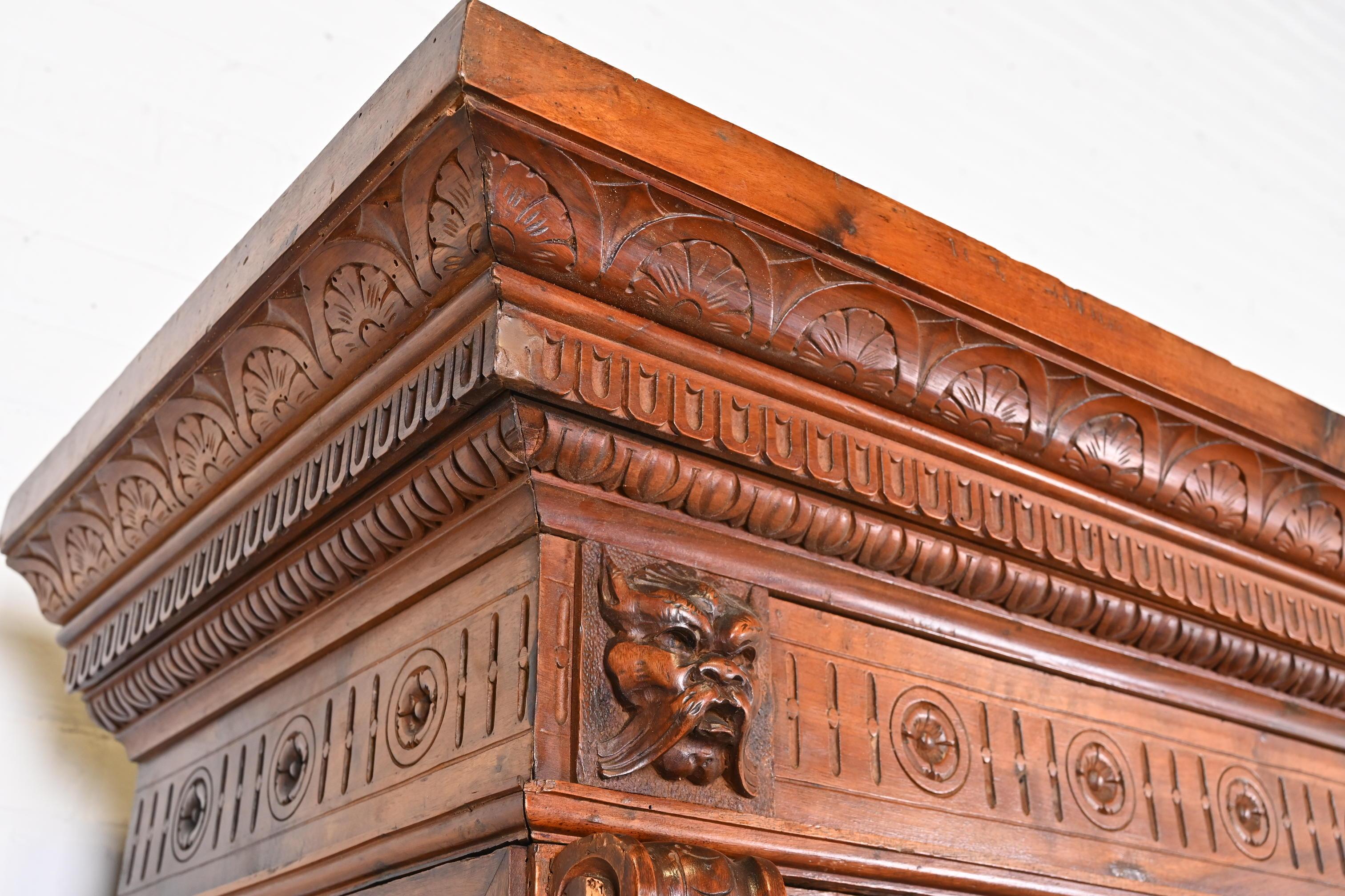 Vetro Antique French Renaissance Ornate Carved Walnut Bookcase Cabinet, CIRCA 1900 in vendita