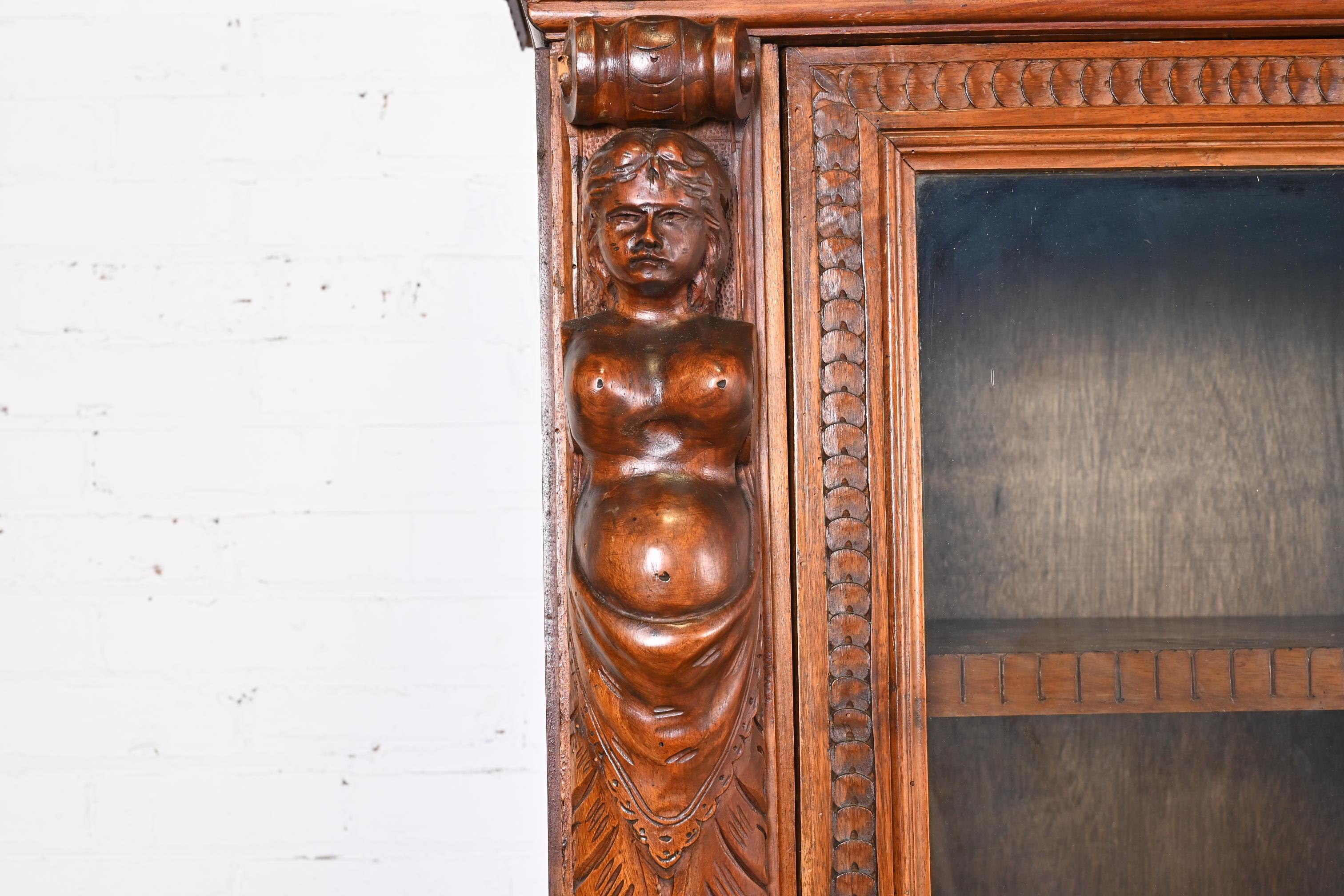 Antique French Renaissance Ornate Carved Walnut Bookcase Cabinet, CIRCA 1900 in vendita 1