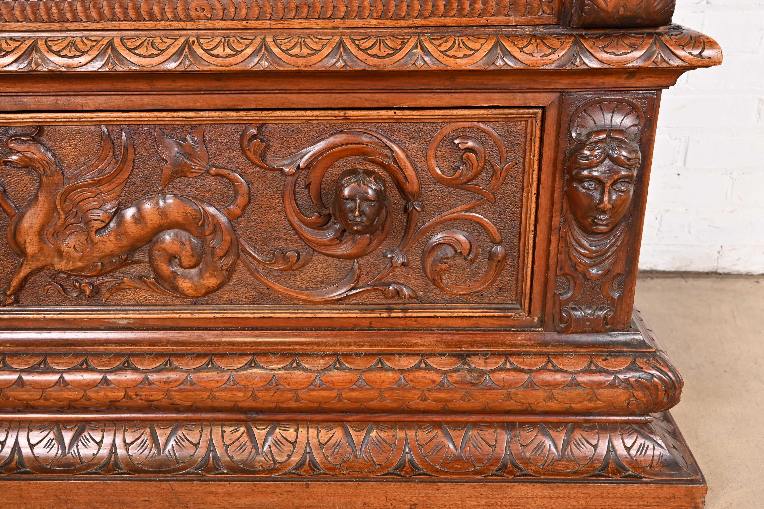 Antique French Renaissance Ornate Carved Walnut Bookcase Cabinet, CIRCA 1900 in vendita 2