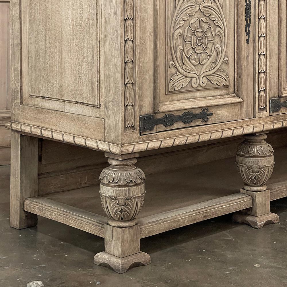 Antique French Renaissance Raised Buffet in Stripped Oak For Sale 5