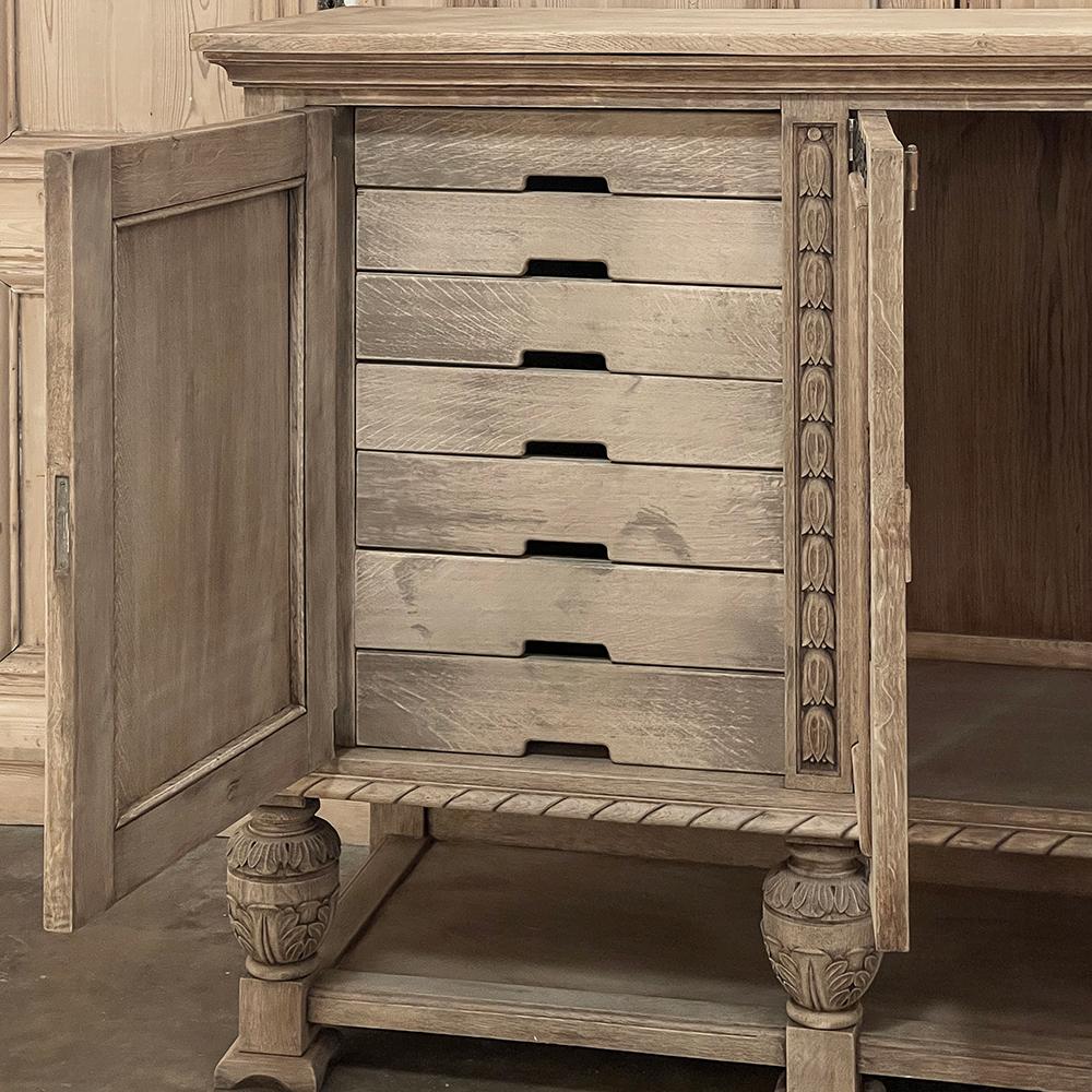 Antique French Renaissance Raised Buffet in Stripped Oak In Good Condition For Sale In Dallas, TX