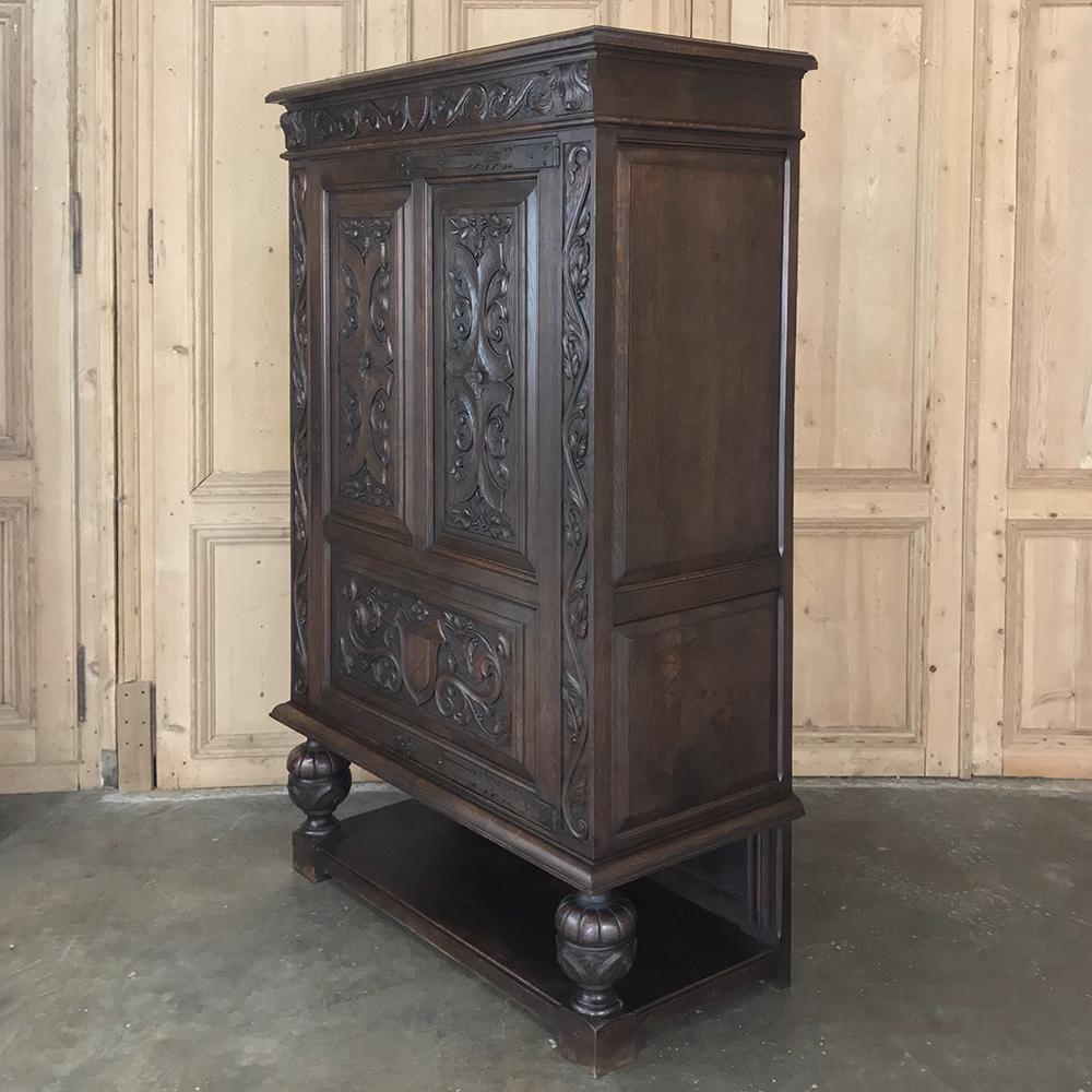 Antique French Renaissance Raised Cabinet In Good Condition In Dallas, TX