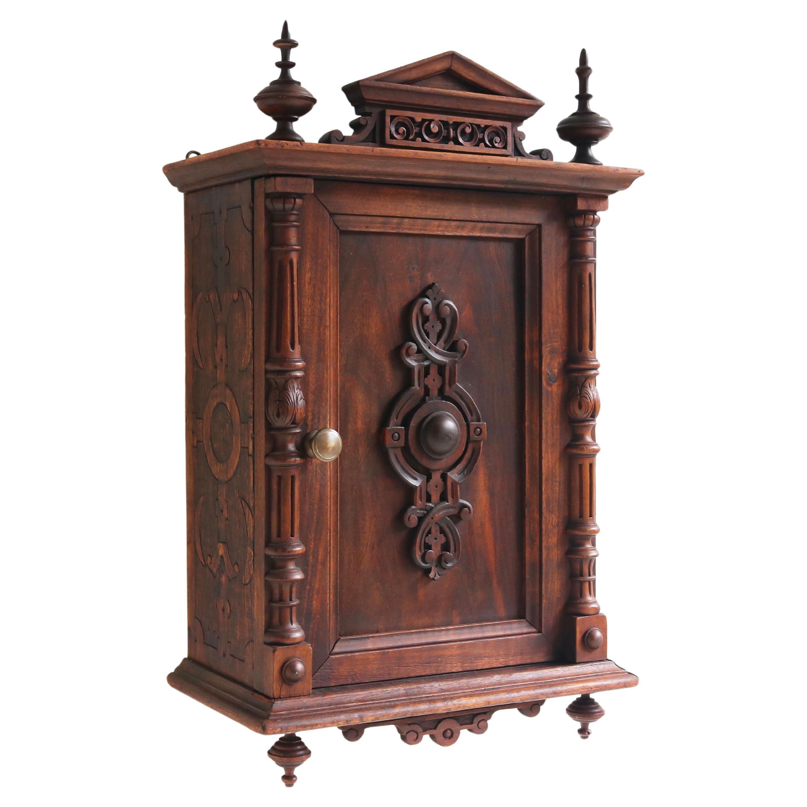 Antique French Renaissance revival - Armadio a muro / Appendiabiti del XIX secolo