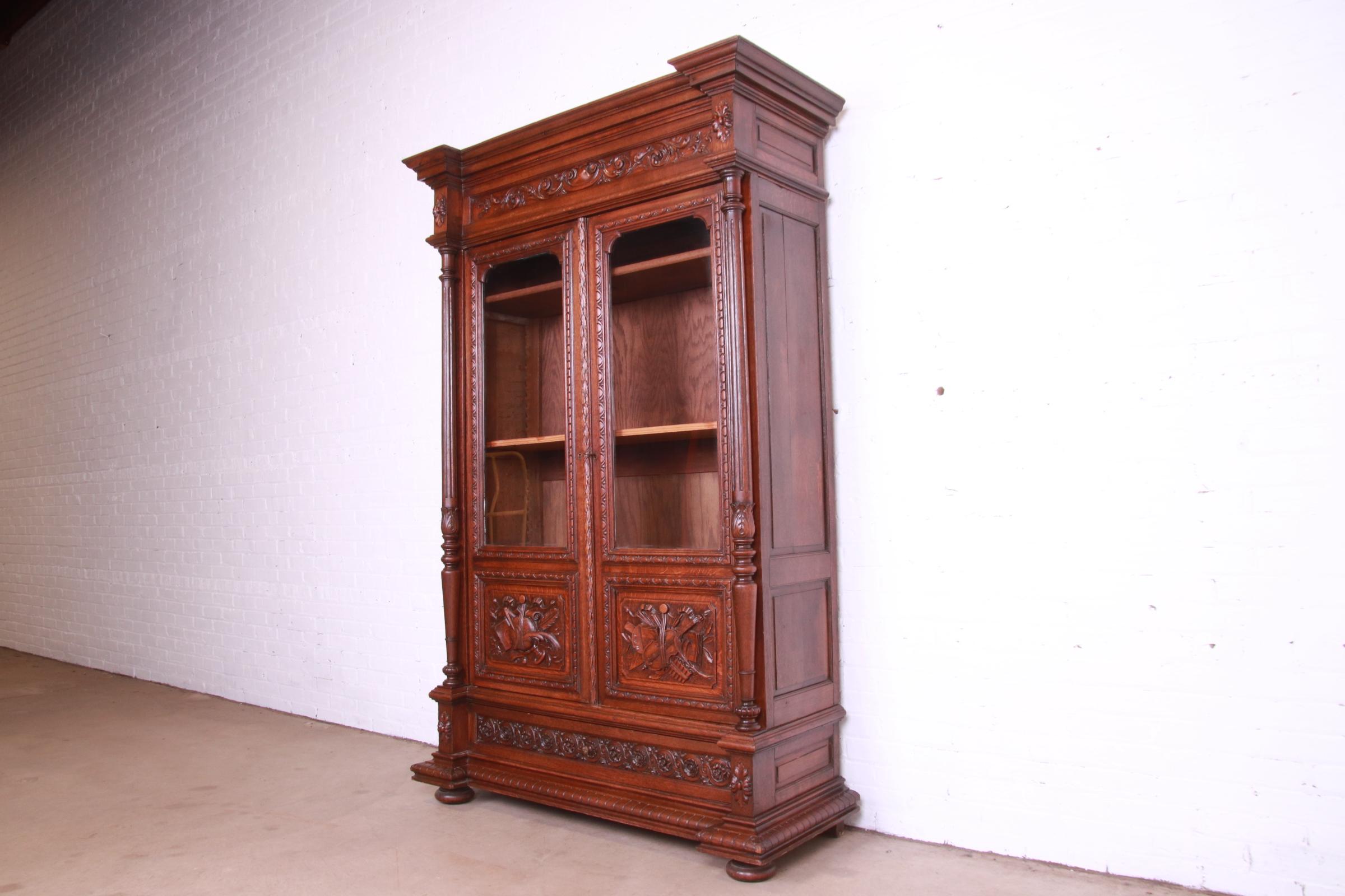 Antique French Renaissance Revival Carved Oak Bibliotheque Bookcase Cabinet In Good Condition In South Bend, IN