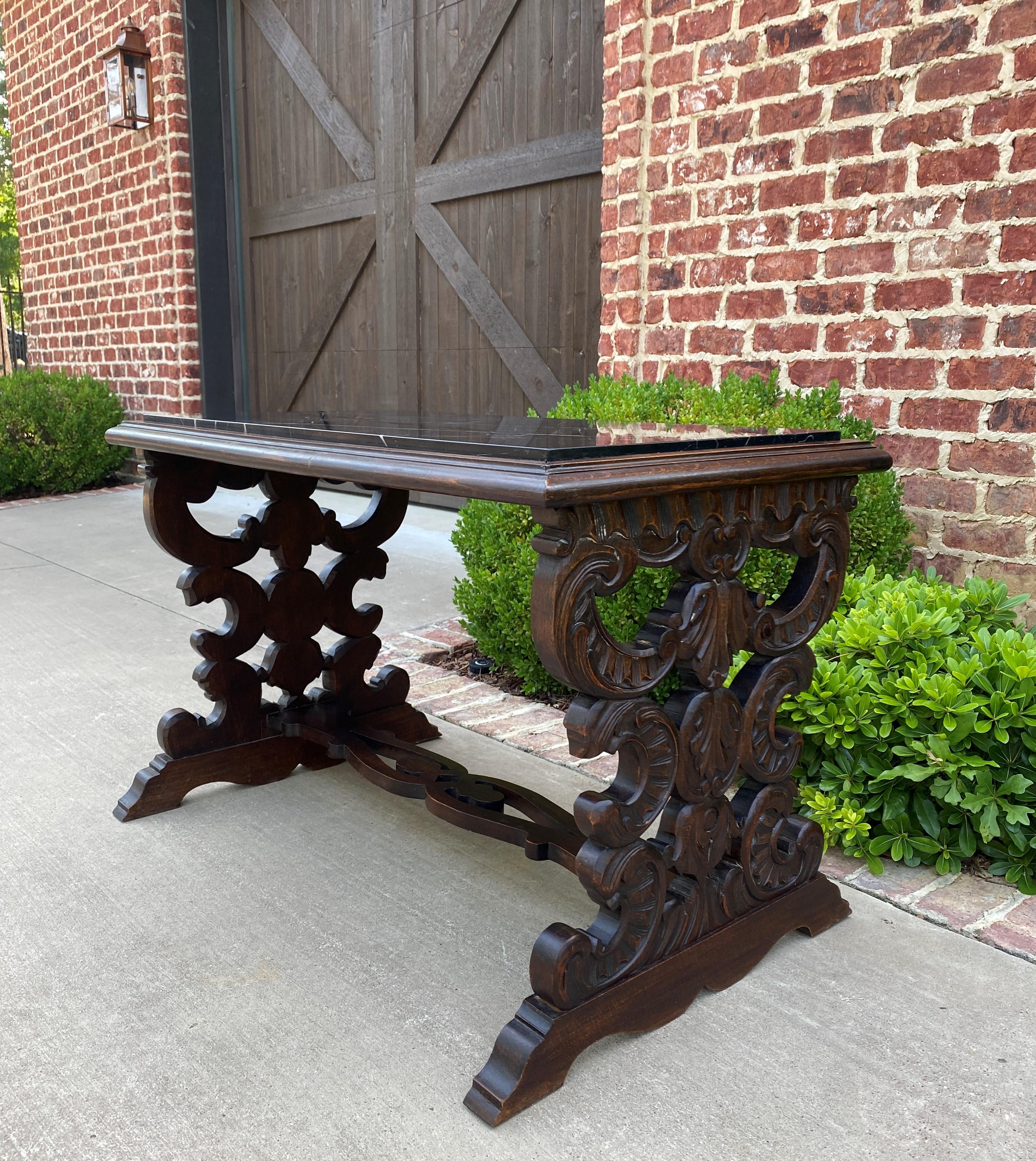 Néo-Renaissance Antique French Renaissance Revival Table à café Banc Canapé Dessus Marbre Oak en vente