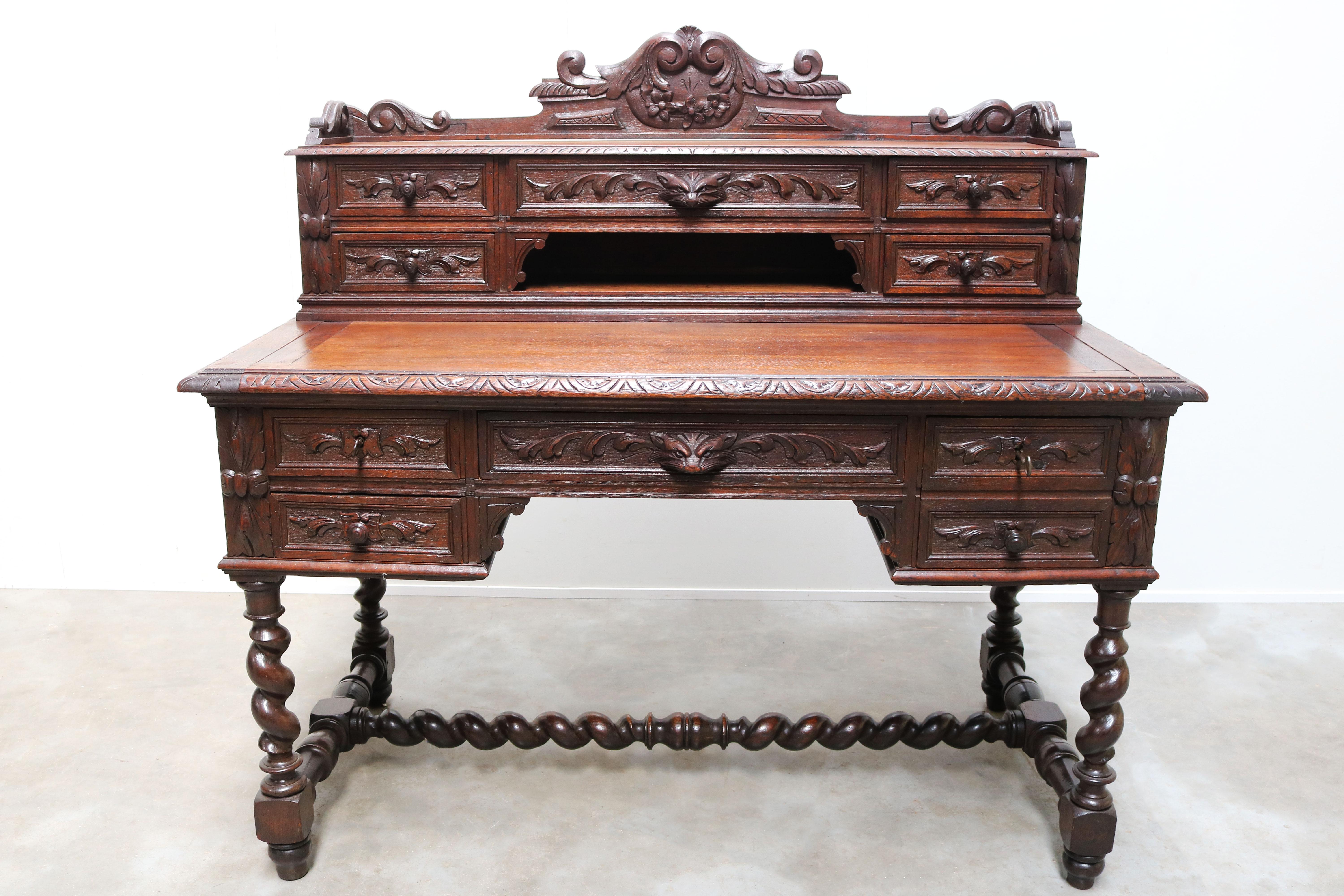 Antique French Renaissance Revival Hunt Desk / Secretaire Barley Twist Oak 19th Francés en venta