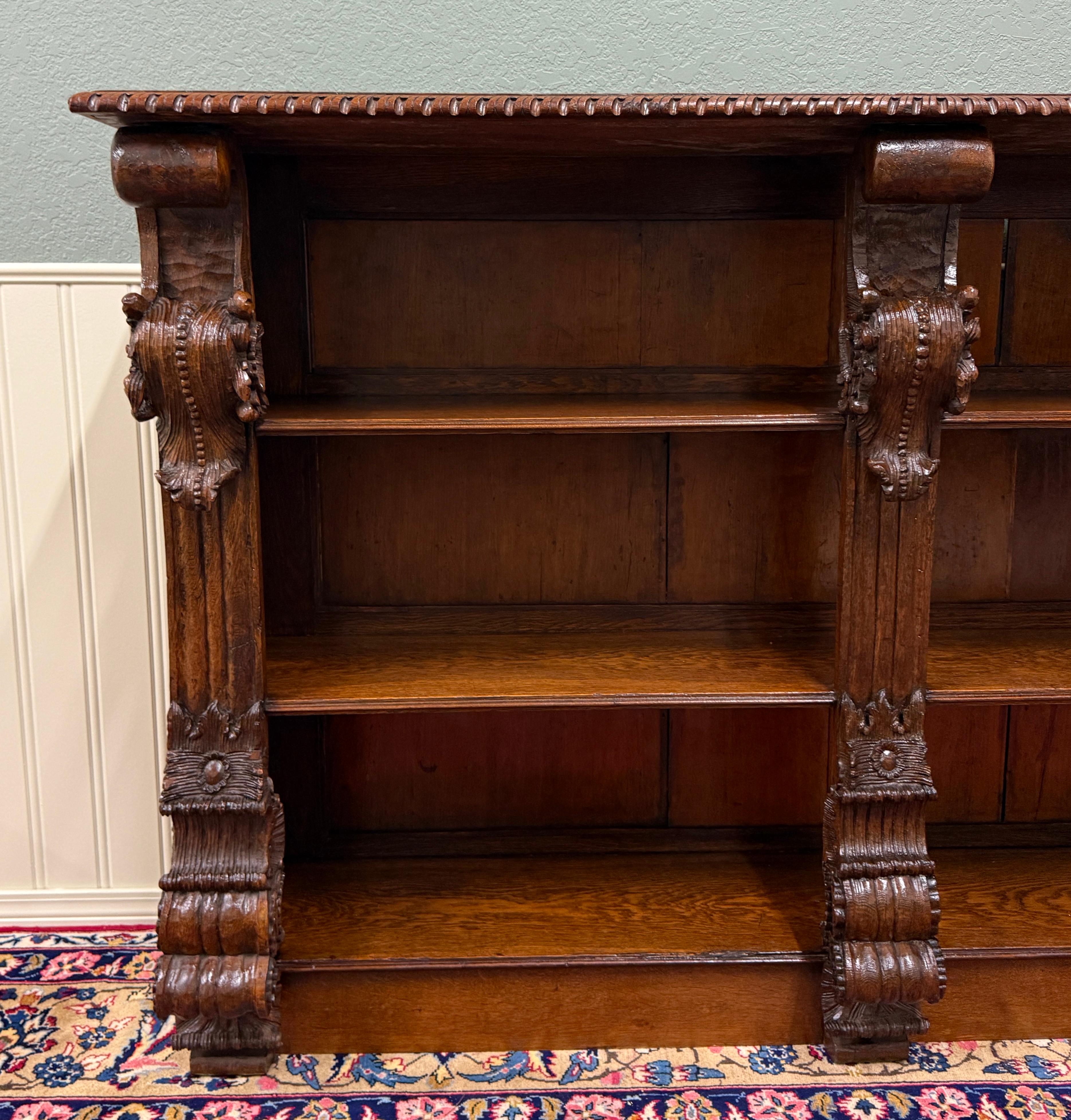Néo-Renaissance Antique French Renaissance Revival Open Bookcase Cabinet Bookshelf Oak c. 19th C en vente