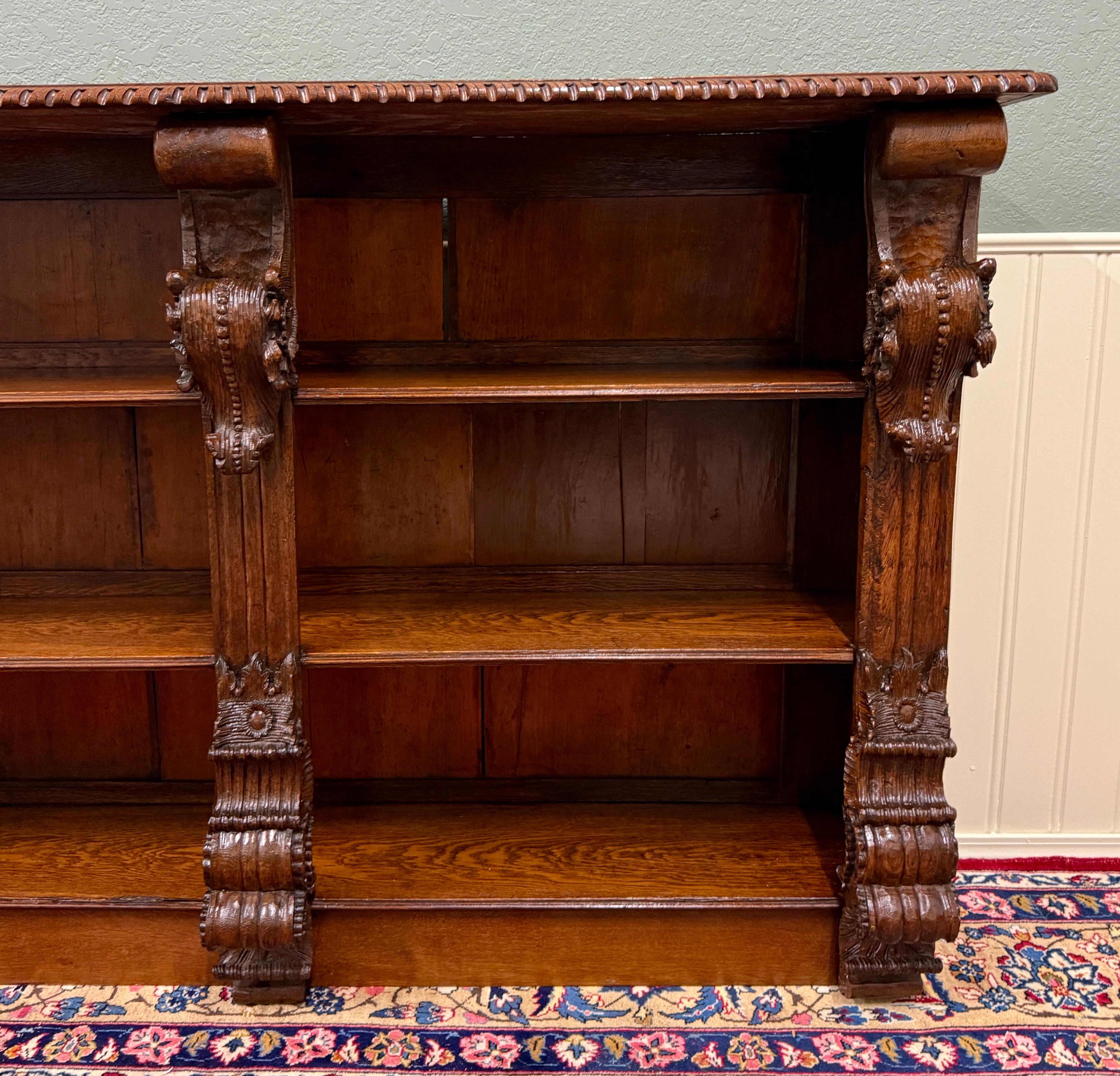 Sculpté Antique French Renaissance Revival Open Bookcase Cabinet Bookshelf Oak c. 19th C en vente