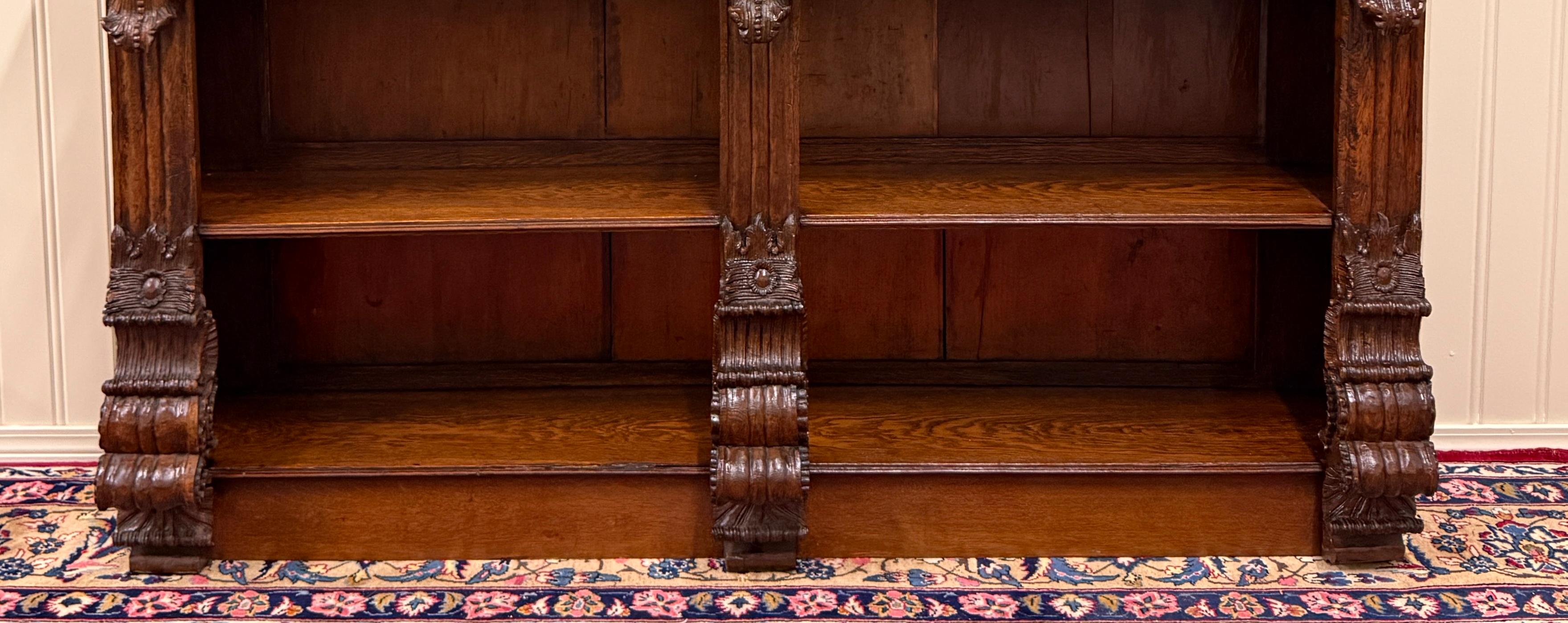 Antique French Renaissance Revival Open Bookcase Cabinet Bookshelf Oak c. 19th C Bon état - En vente à Tyler, TX