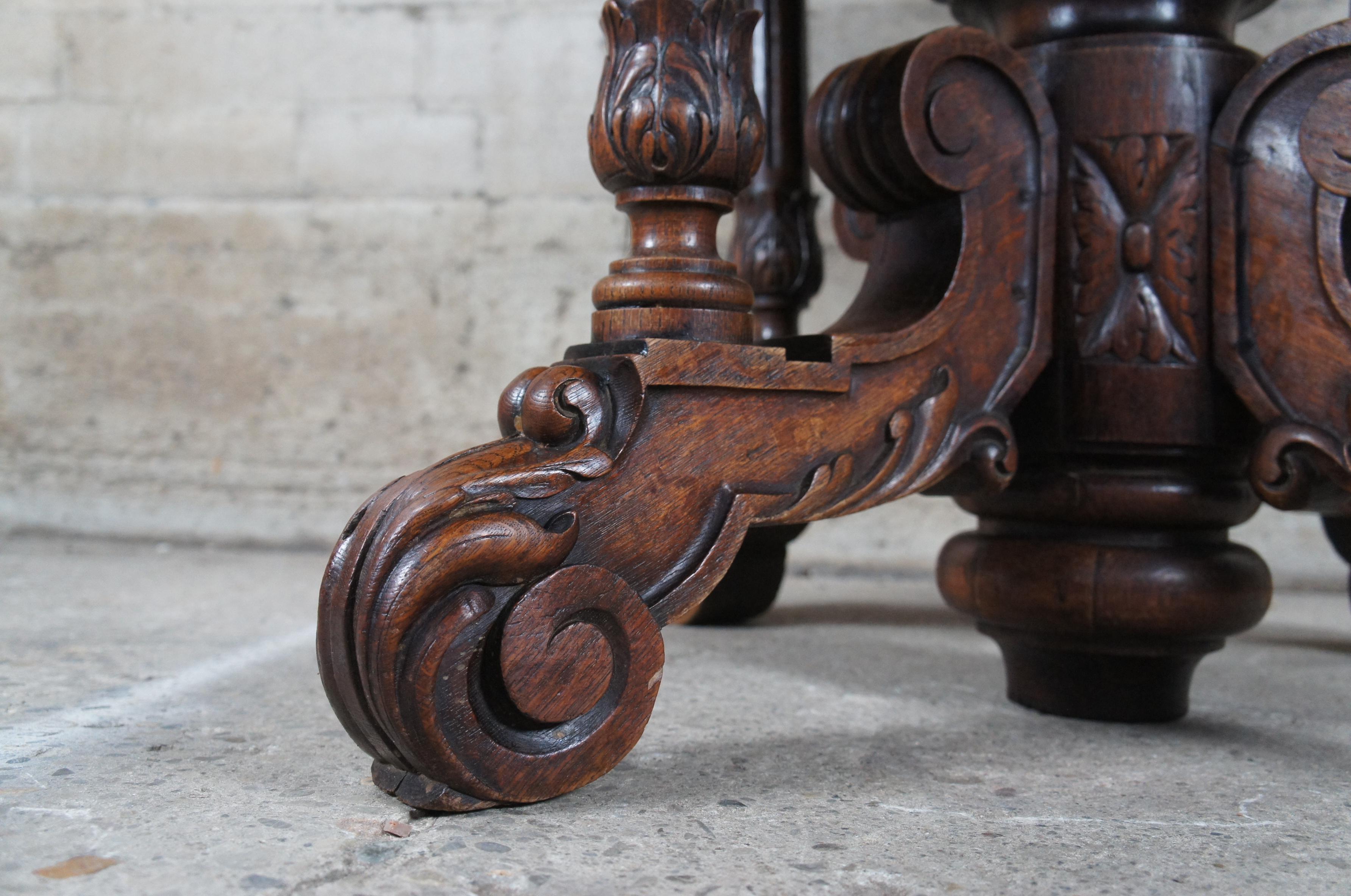 Table de chasse ou de salle à manger ovale en chêne sculpté, style néo-renaissance française antique en vente 1