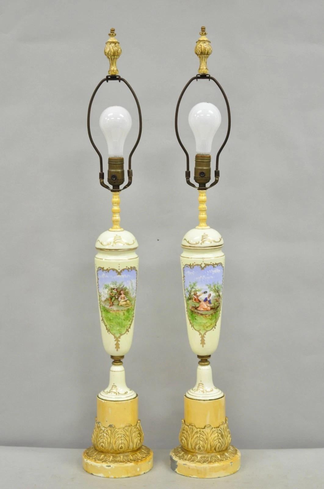Antiguo Renacimiento Francés Esbelta Urna de Porcelana Pintada a Mano Lámparas de Mesa - Pareja en venta 5