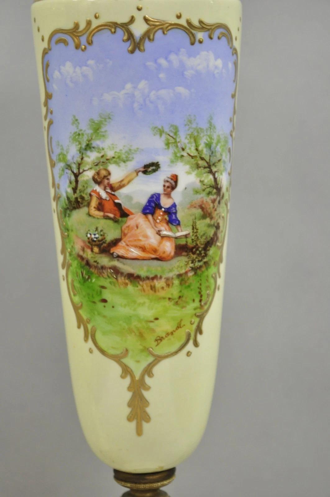 Antiguo Renacimiento Francés Esbelta Urna de Porcelana Pintada a Mano Lámparas de Mesa - Pareja siglo XX en venta
