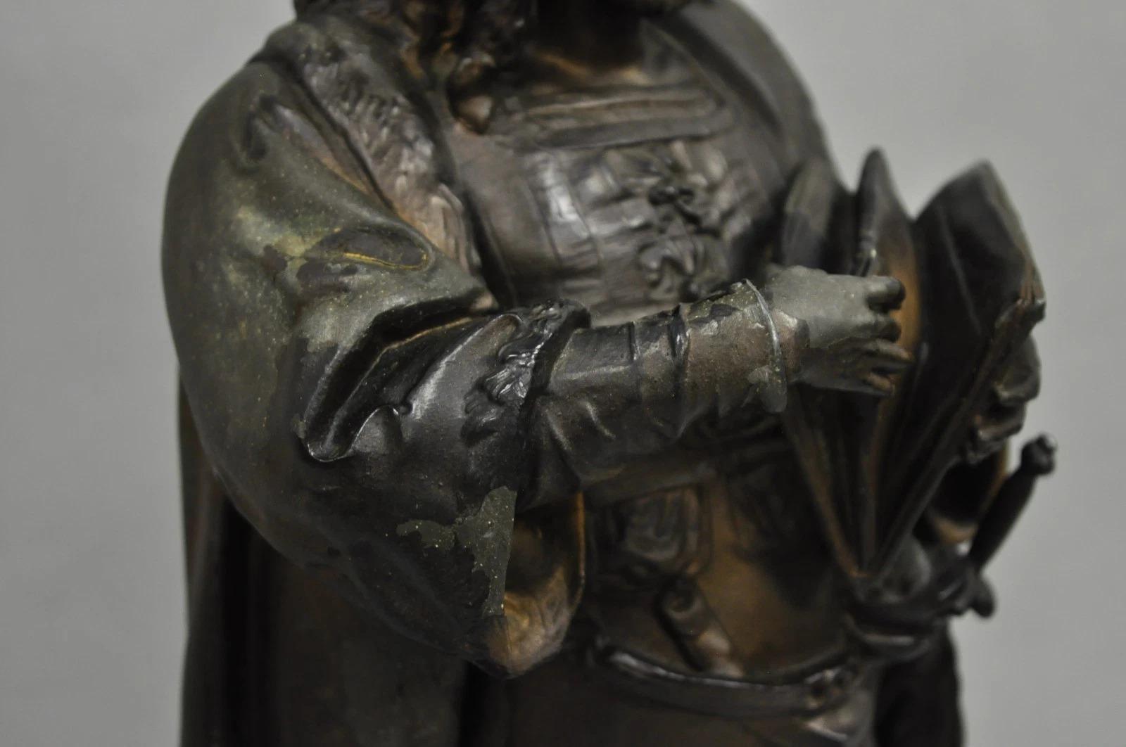Metallo Antique French Renaissance Spelter Metal Statue of Cardinal Mazarin Table Lamp in vendita