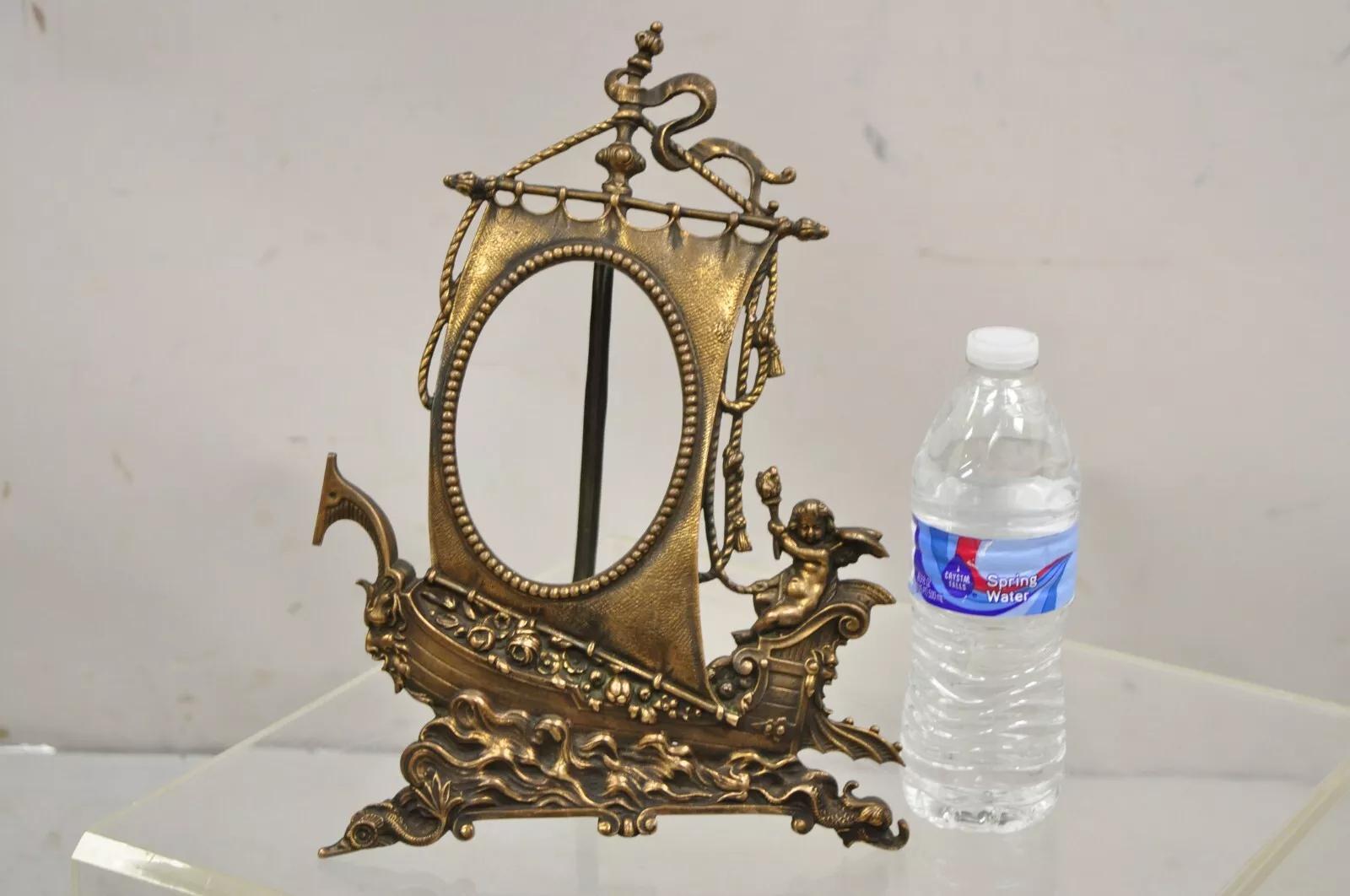 Antike French Renaissance Stil Messing ovalen Bilderrahmen mit Schiff und Cherub im Angebot 4