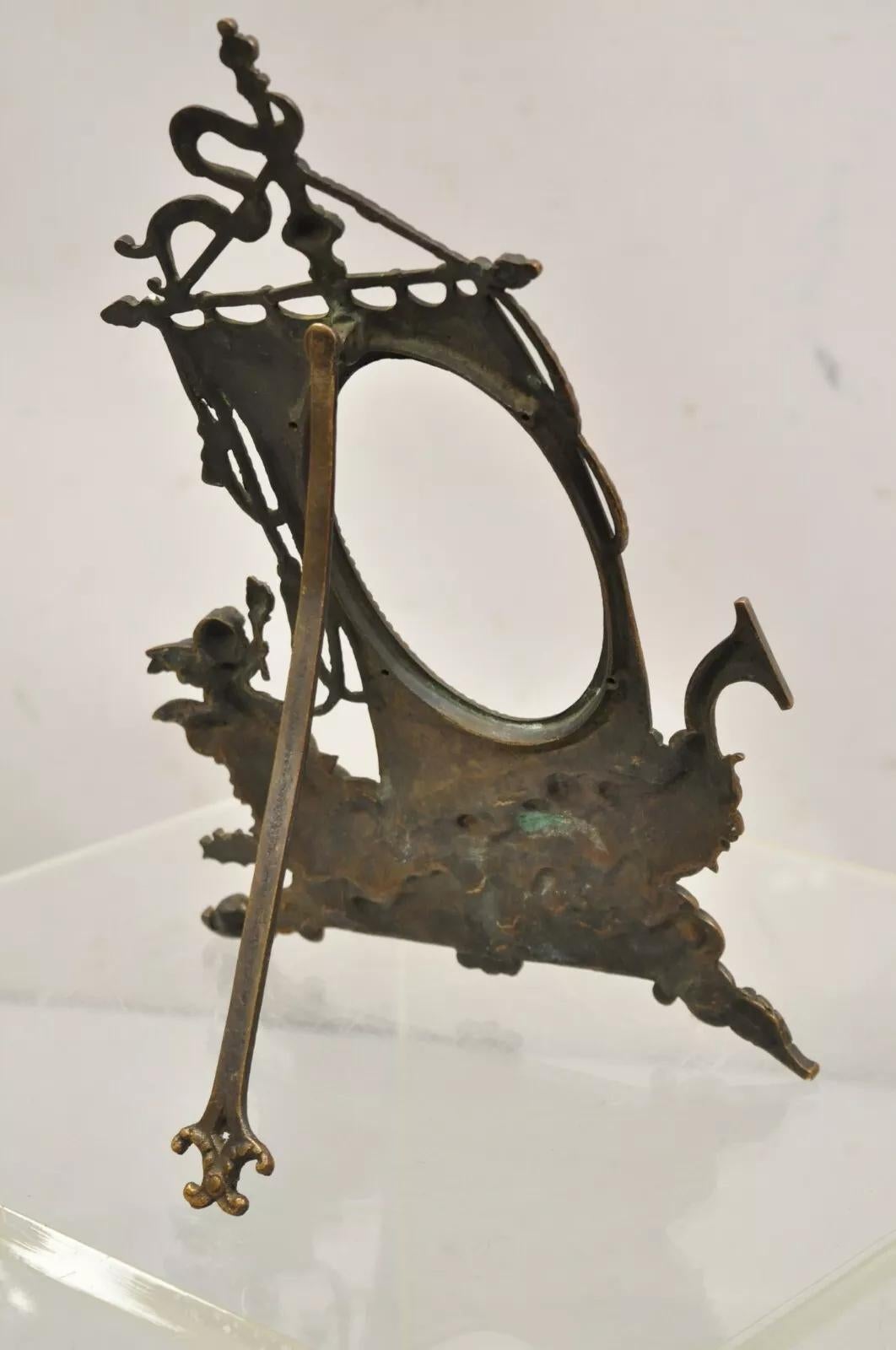 Antike French Renaissance Stil Messing ovalen Bilderrahmen mit Schiff und Cherub im Angebot 5