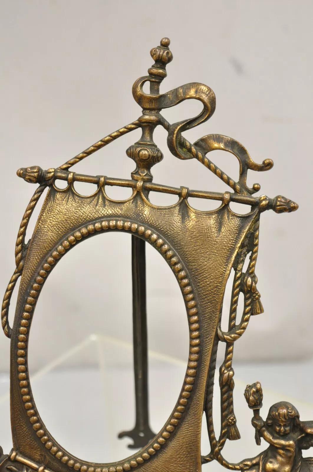 Antike French Renaissance Stil Messing ovalen Bilderrahmen mit Schiff und Cherub im Zustand „Gut“ im Angebot in Philadelphia, PA