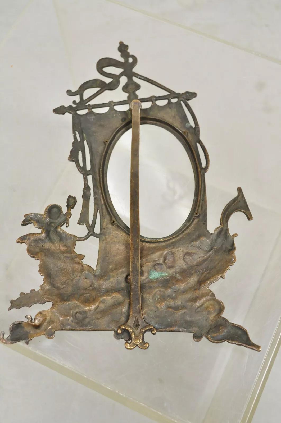 Antike French Renaissance Stil Messing ovalen Bilderrahmen mit Schiff und Cherub im Angebot 2