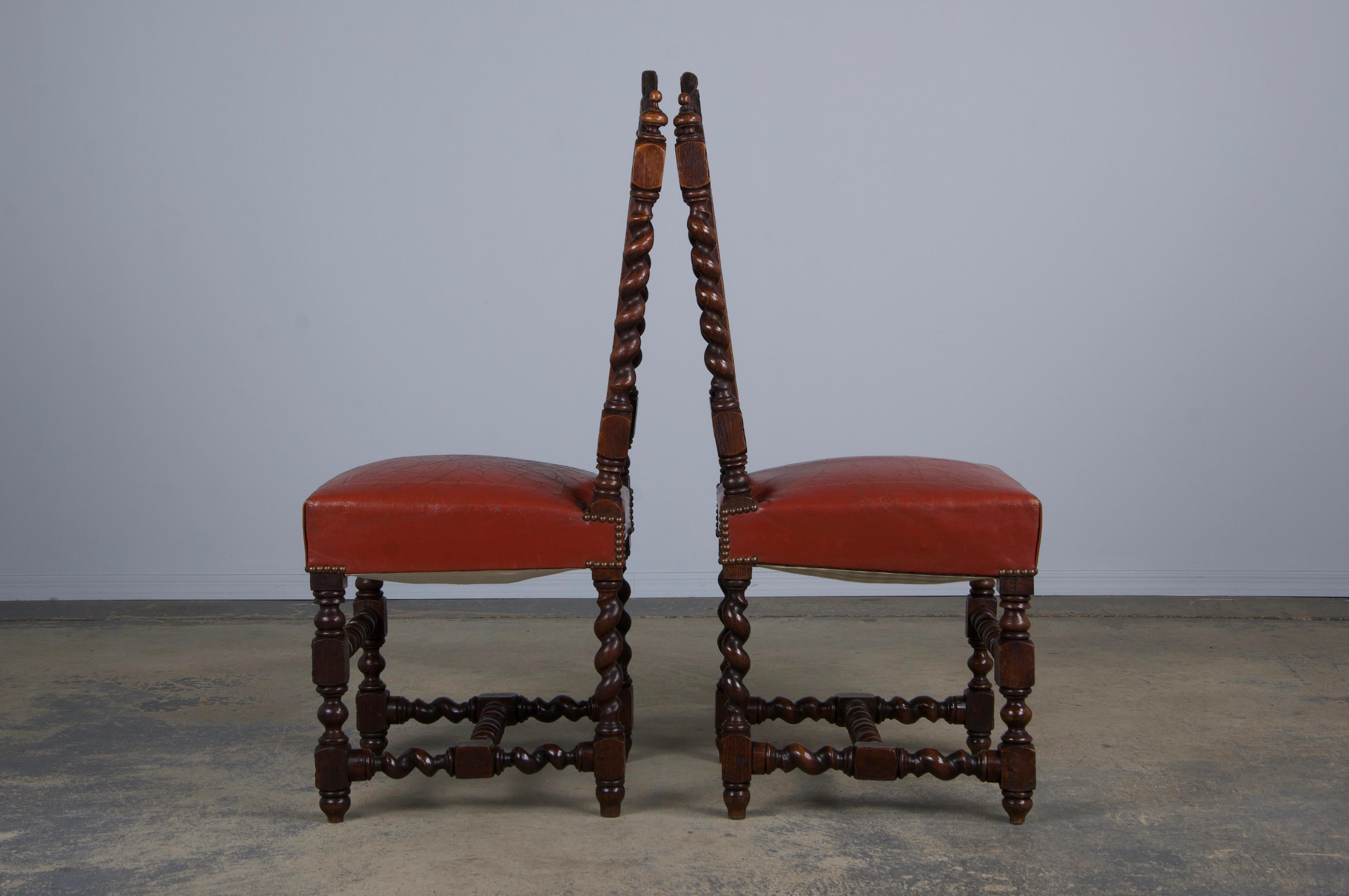 Antike French Renaissance Eiche Esszimmerstühle mit rotem Leder - Satz von 6 im Angebot 6