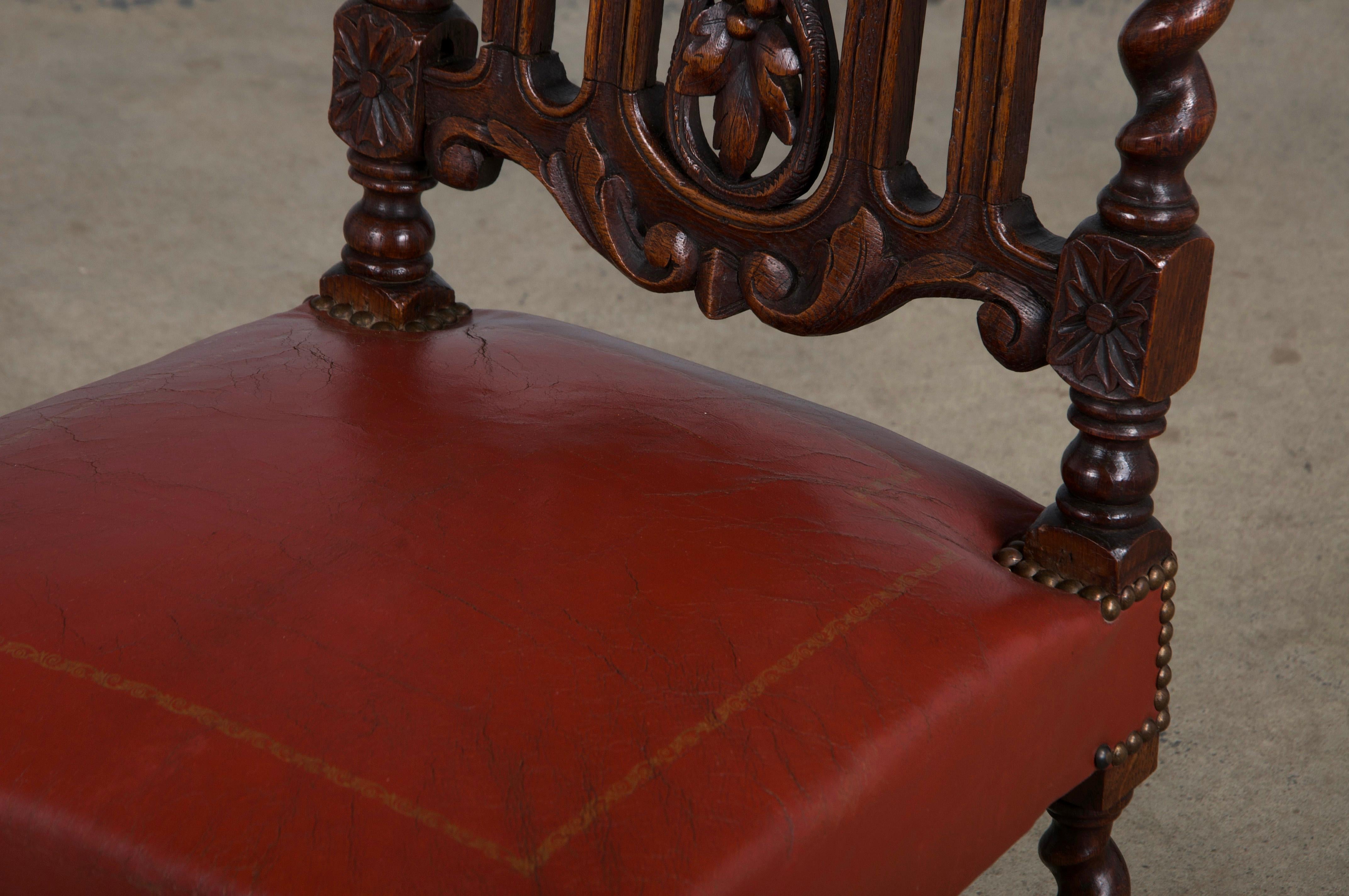 Antike French Renaissance Eiche Esszimmerstühle mit rotem Leder - Satz von 6 im Angebot 11