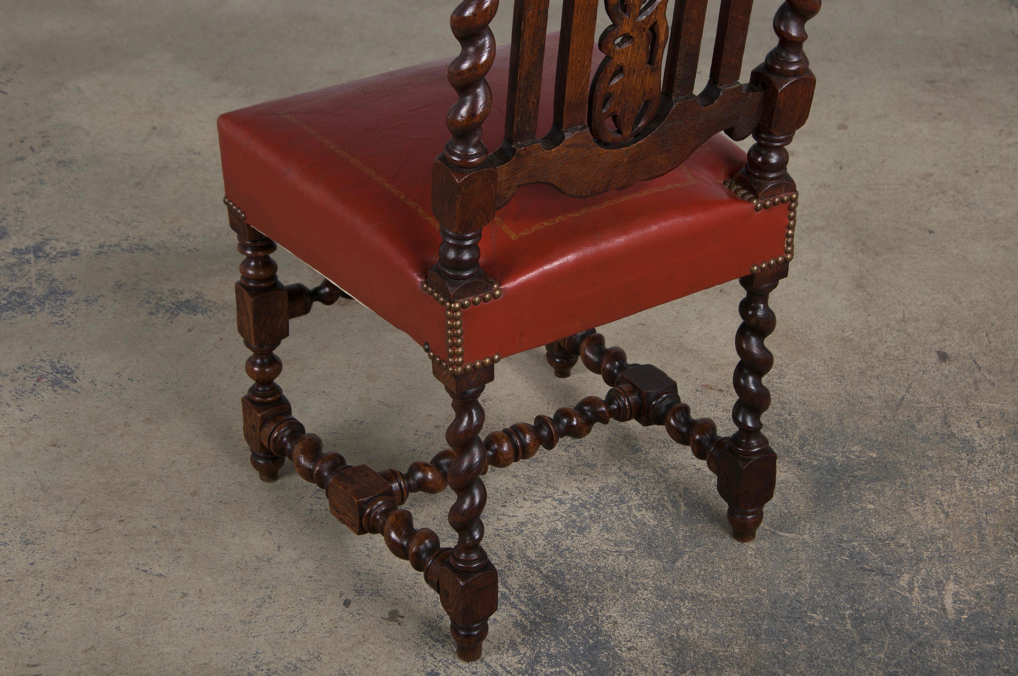 Antike French Renaissance Eiche Esszimmerstühle mit rotem Leder - Satz von 6 im Angebot 14