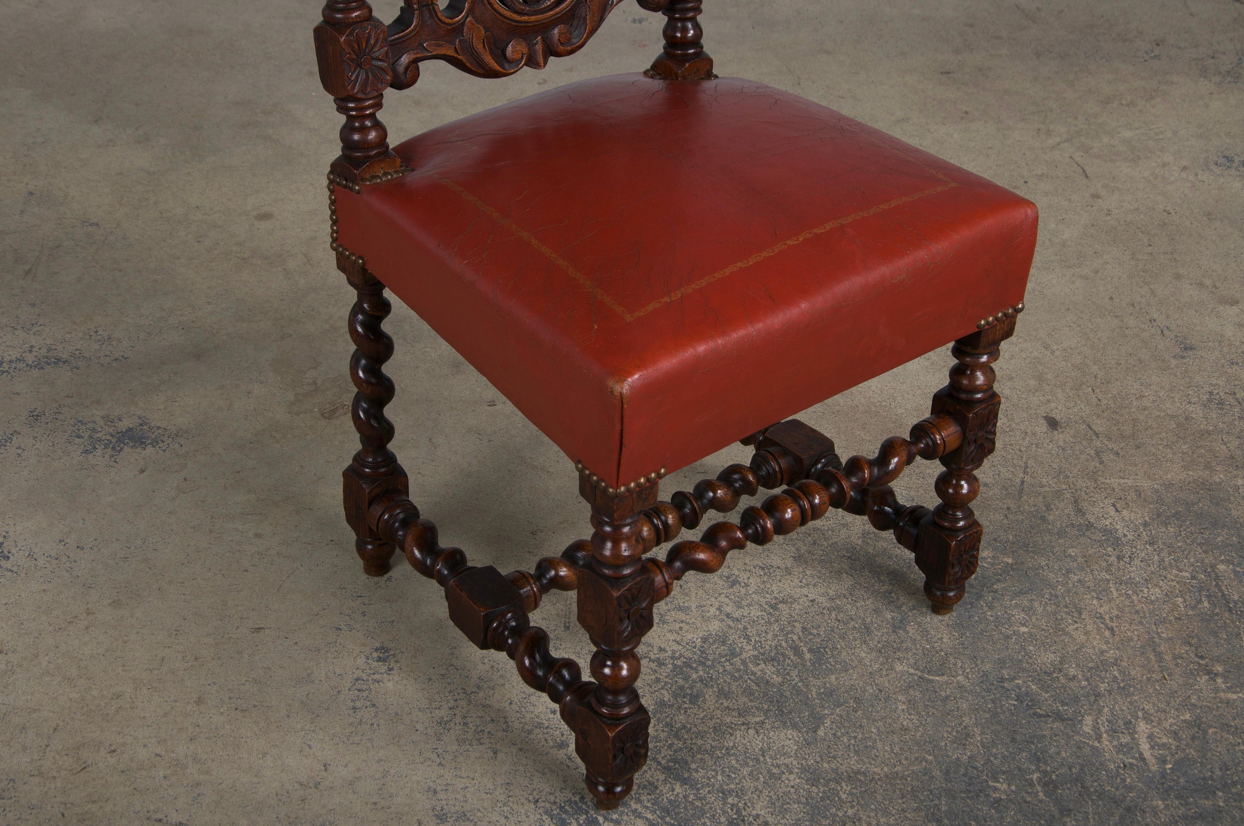 Antike French Renaissance Eiche Esszimmerstühle mit rotem Leder - Satz von 6 im Angebot 3