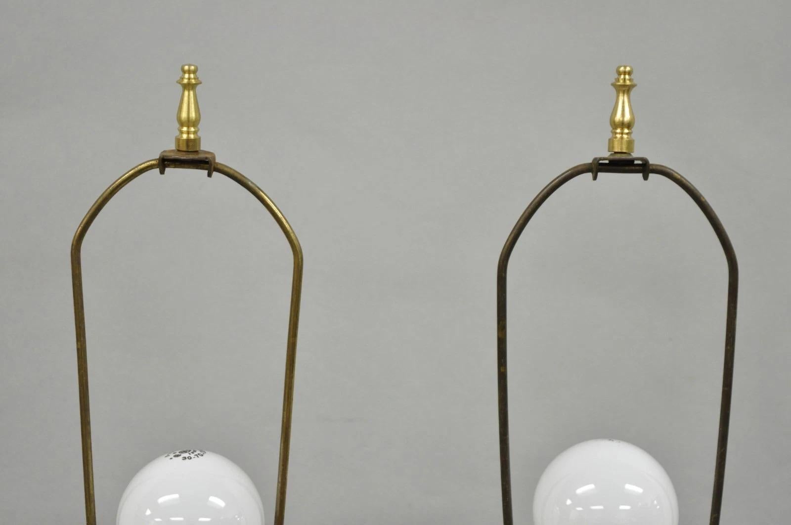 Antique French Renaissance Victorian Porcelain Urn Figural Cameo Table Lamp Pair en venta 4