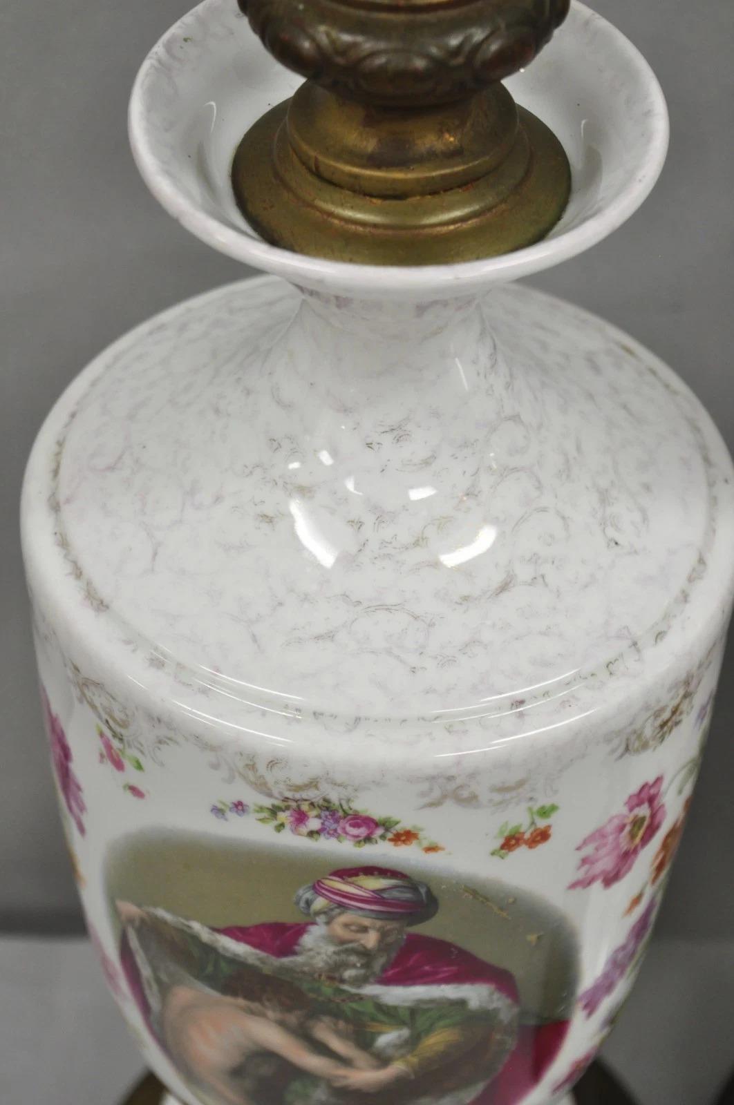 Antique French Renaissance Victorian Porcelain Urn Figural Cameo Table Lamp Pair en venta 7