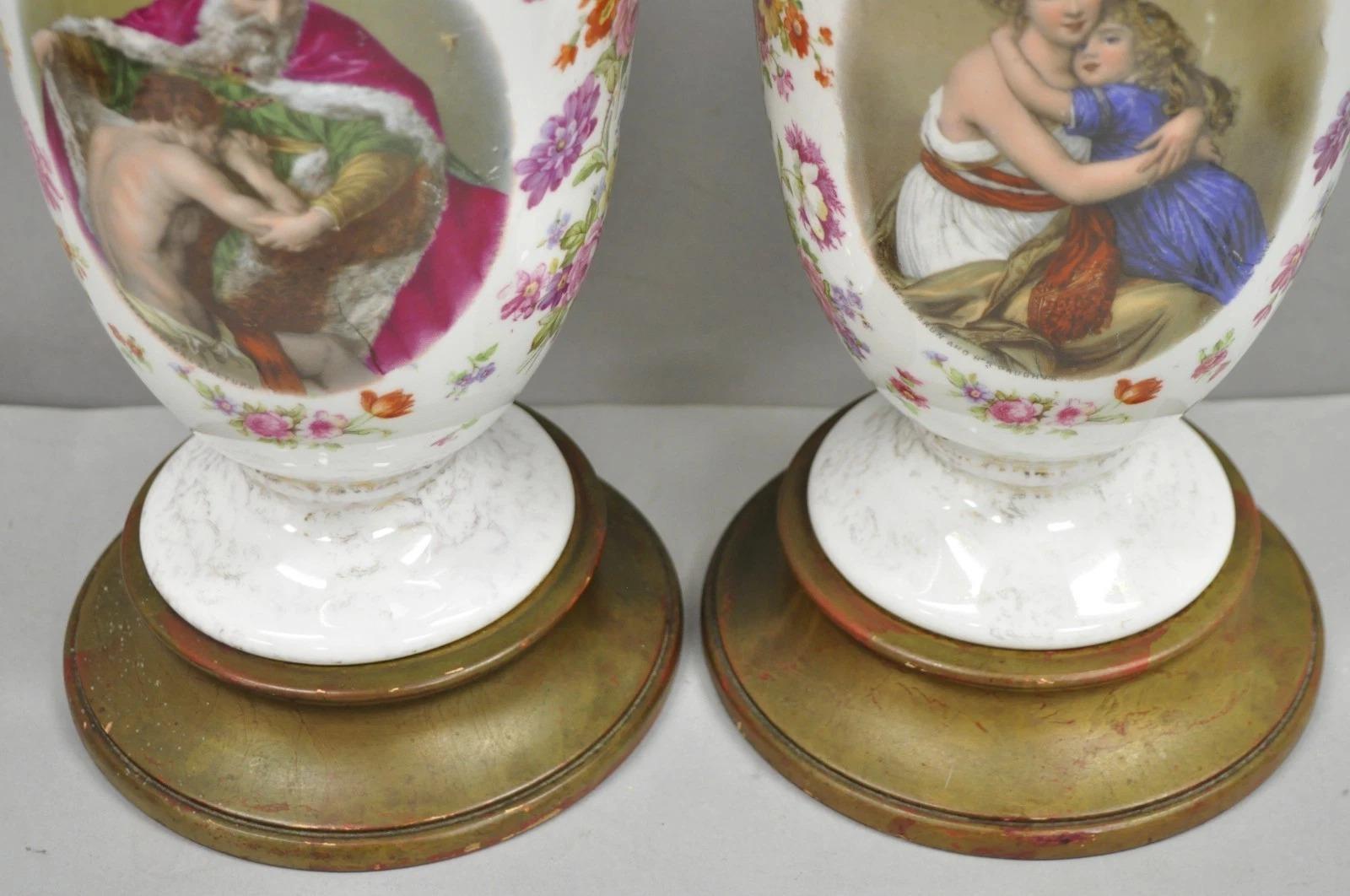 Antique French Renaissance Victorian Porcelain Urn Figural Cameo Table Lamp Pair en venta 8