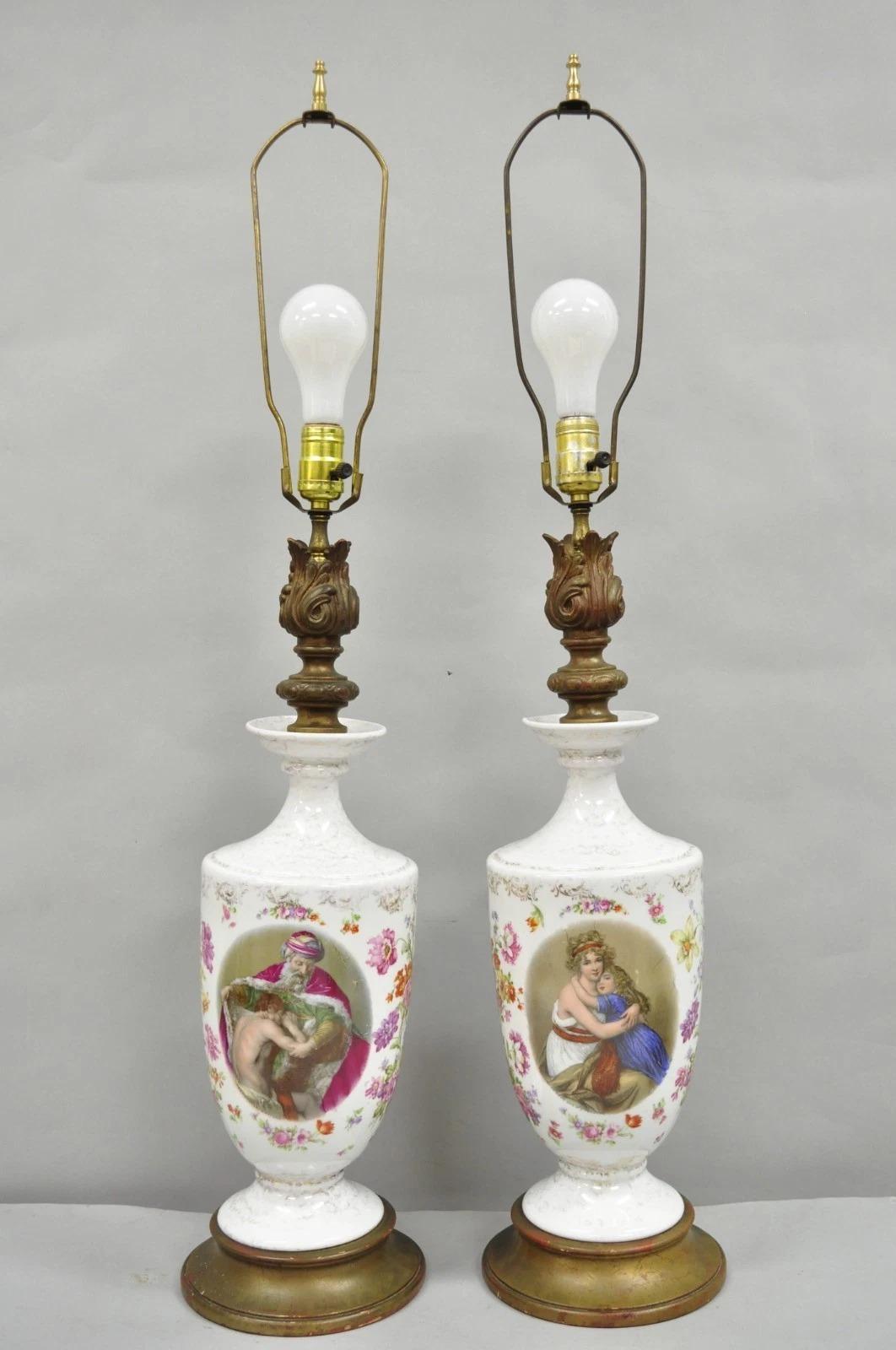 Antique French Renaissance Victorian Porcelain Urn Figural Cameo Table Lamp Pair en venta 9