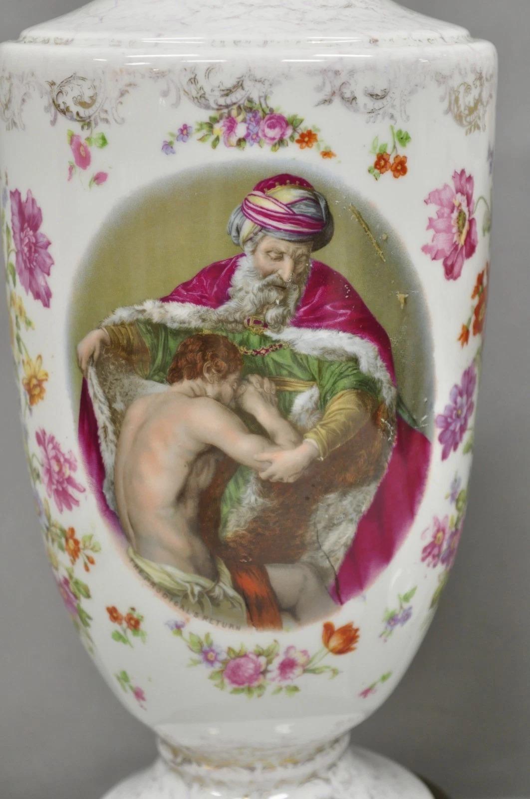 Antique French Renaissance Victorian Porcelain Urn Figural Cameo Table Lamp Pair en Bueno estado para la venta en Philadelphia, PA