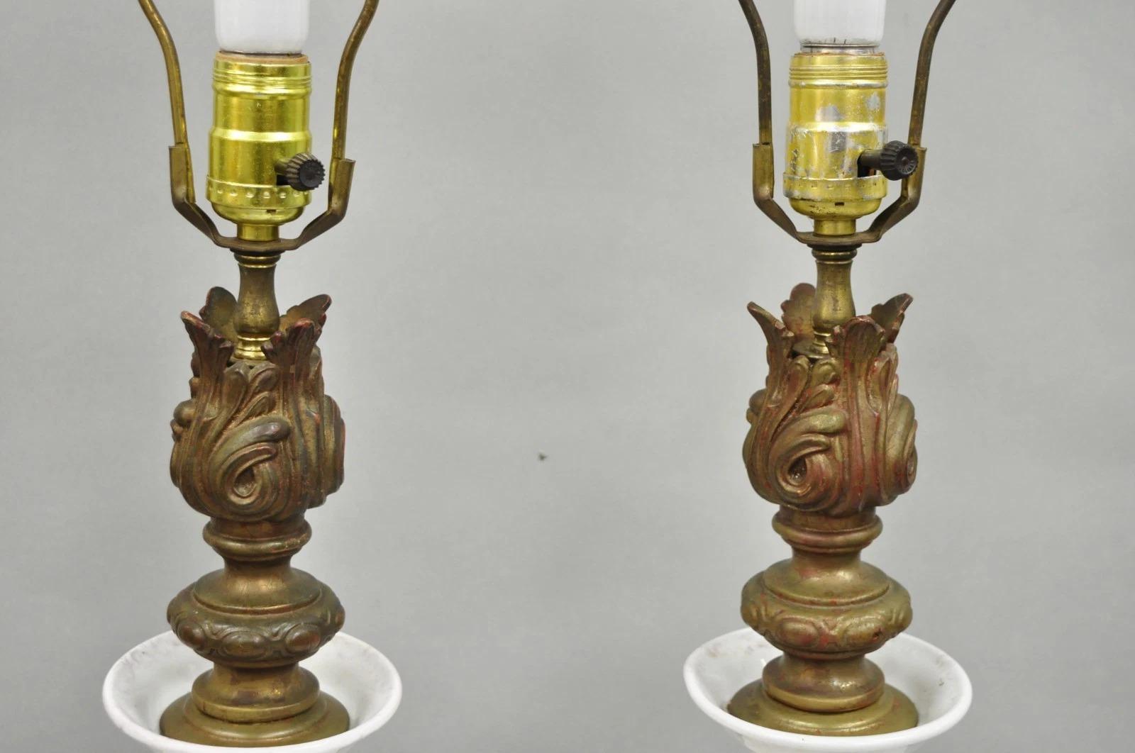 Antique French Renaissance Victorian Porcelain Urn Figural Cameo Table Lamp Pair Porcelana en venta
