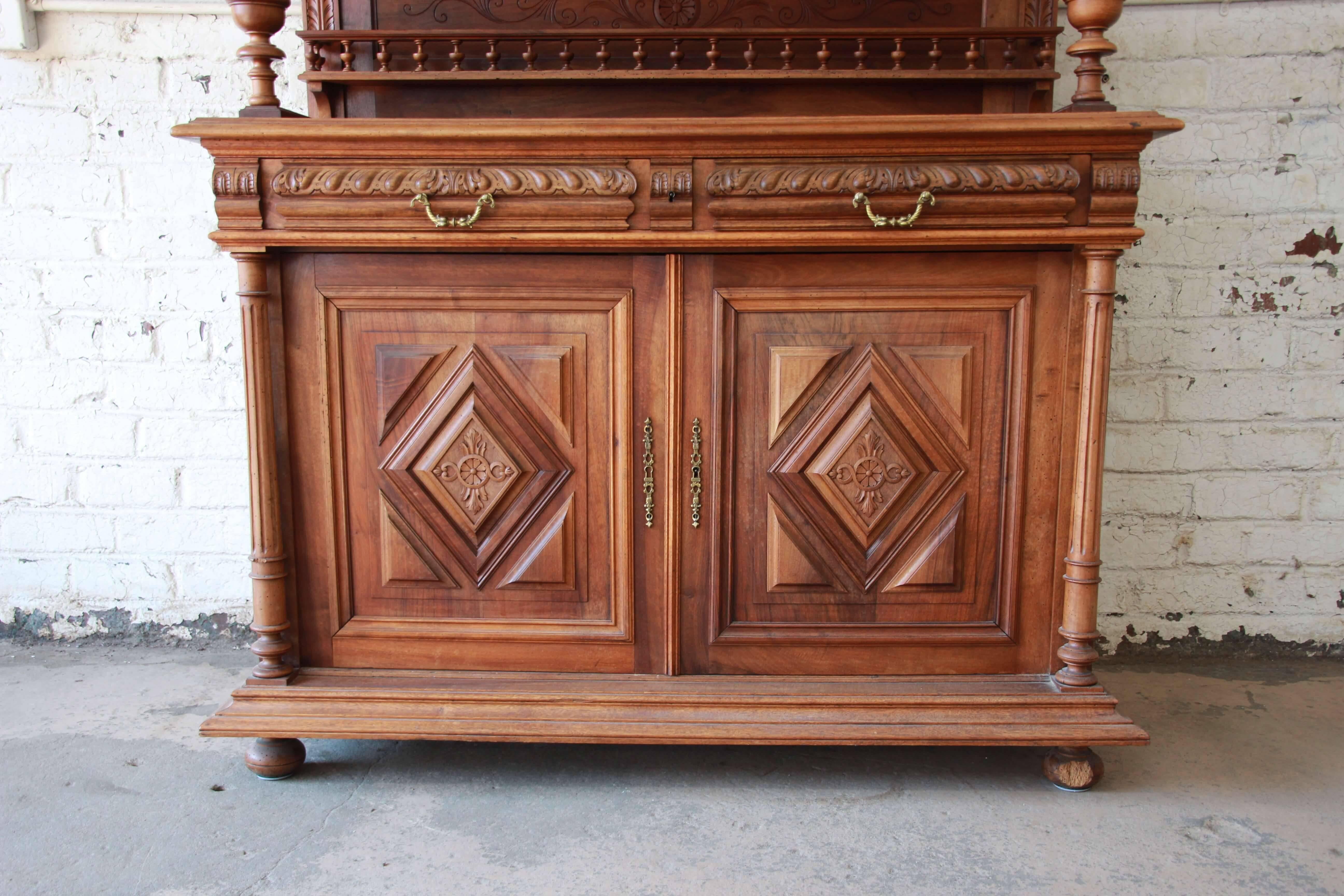 Buffet ancien en noyer de la Renaissance française Clapier Bon état à South Bend, IN