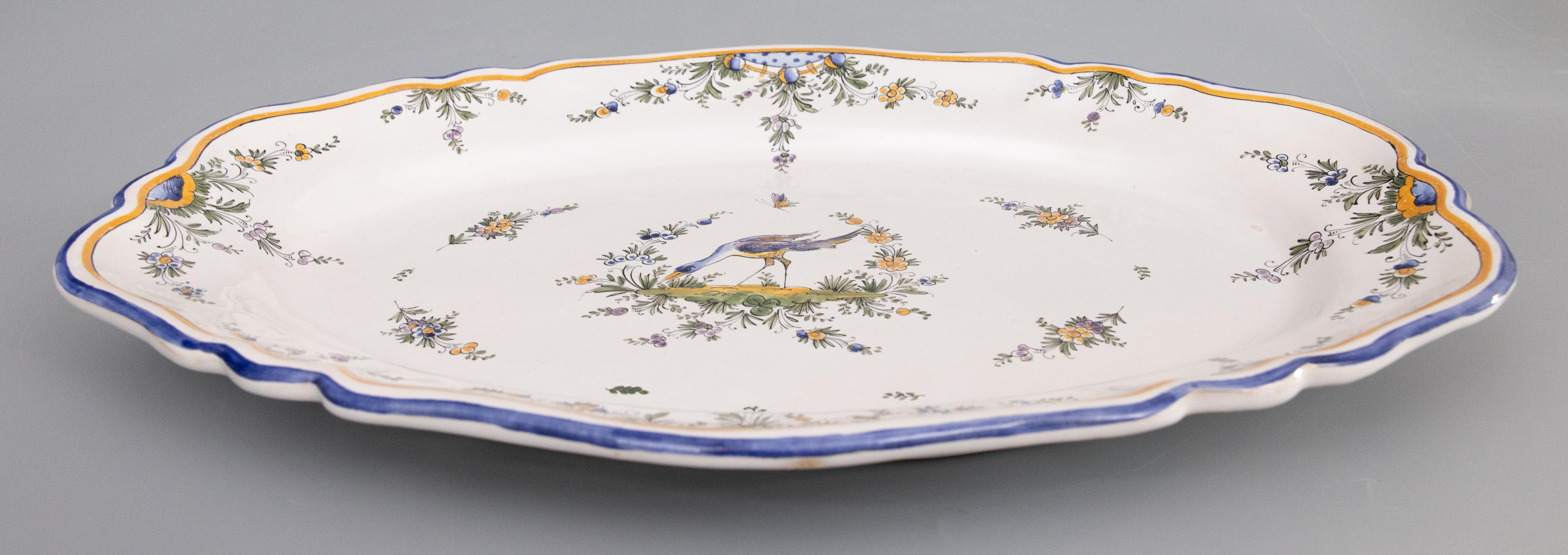 Antique French Renoleau Faience Pear Lidded Bird Soup Tureen With Platter (zuppiera per uccelli con coperchio) in vendita 7