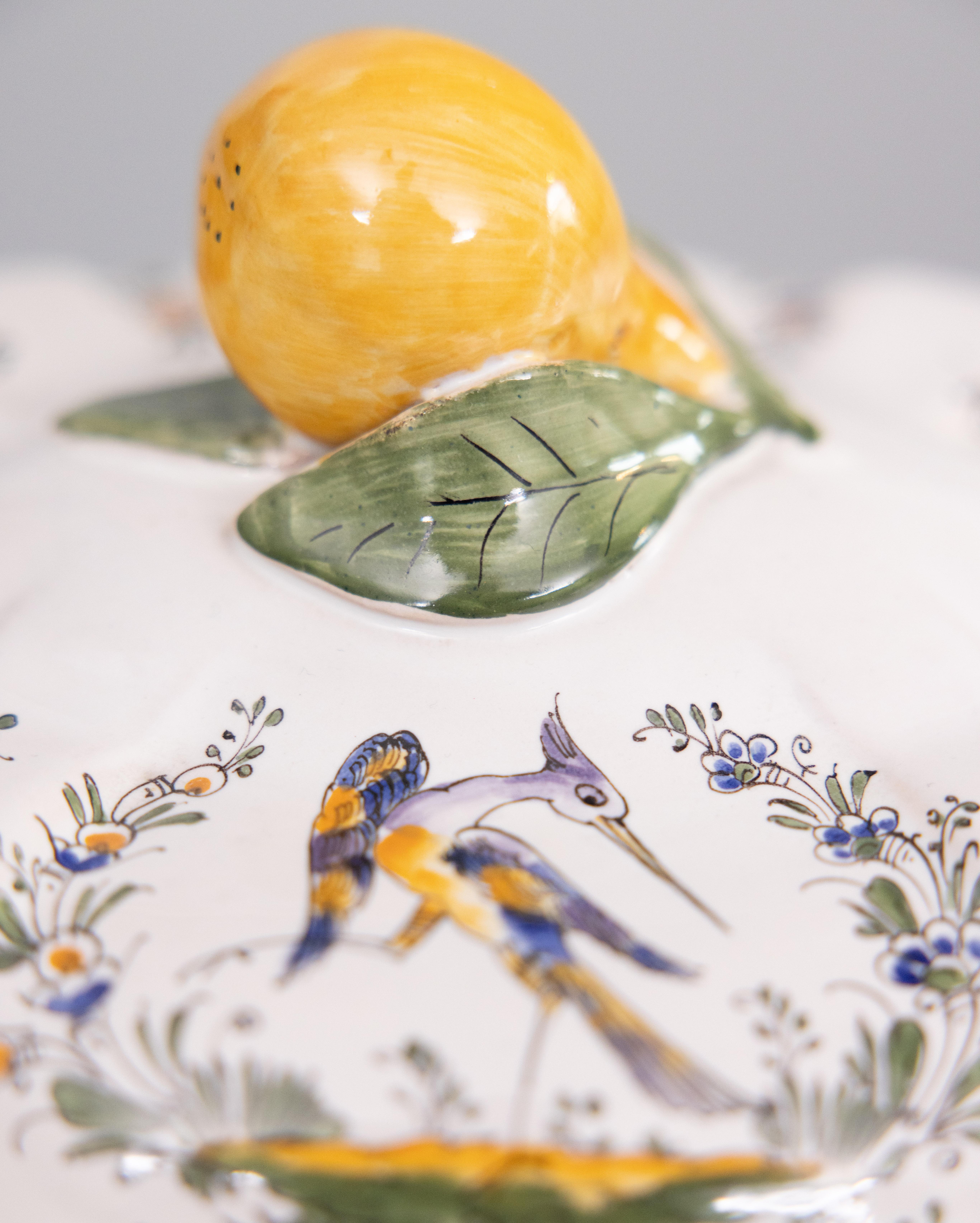 Antique French Renoleau Faience Pear Lidded Bird Soup Tureen With Platter (zuppiera per uccelli con coperchio) in vendita 1