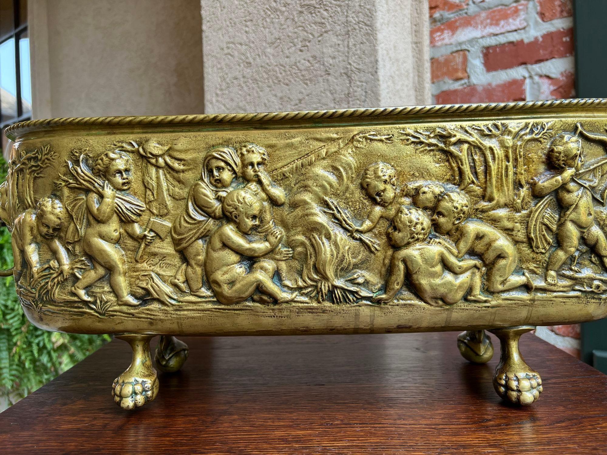 Antique French Repousse Brass Jardinière Oval Planter Renaissance Drink Server In Excellent Condition For Sale In Shreveport, LA