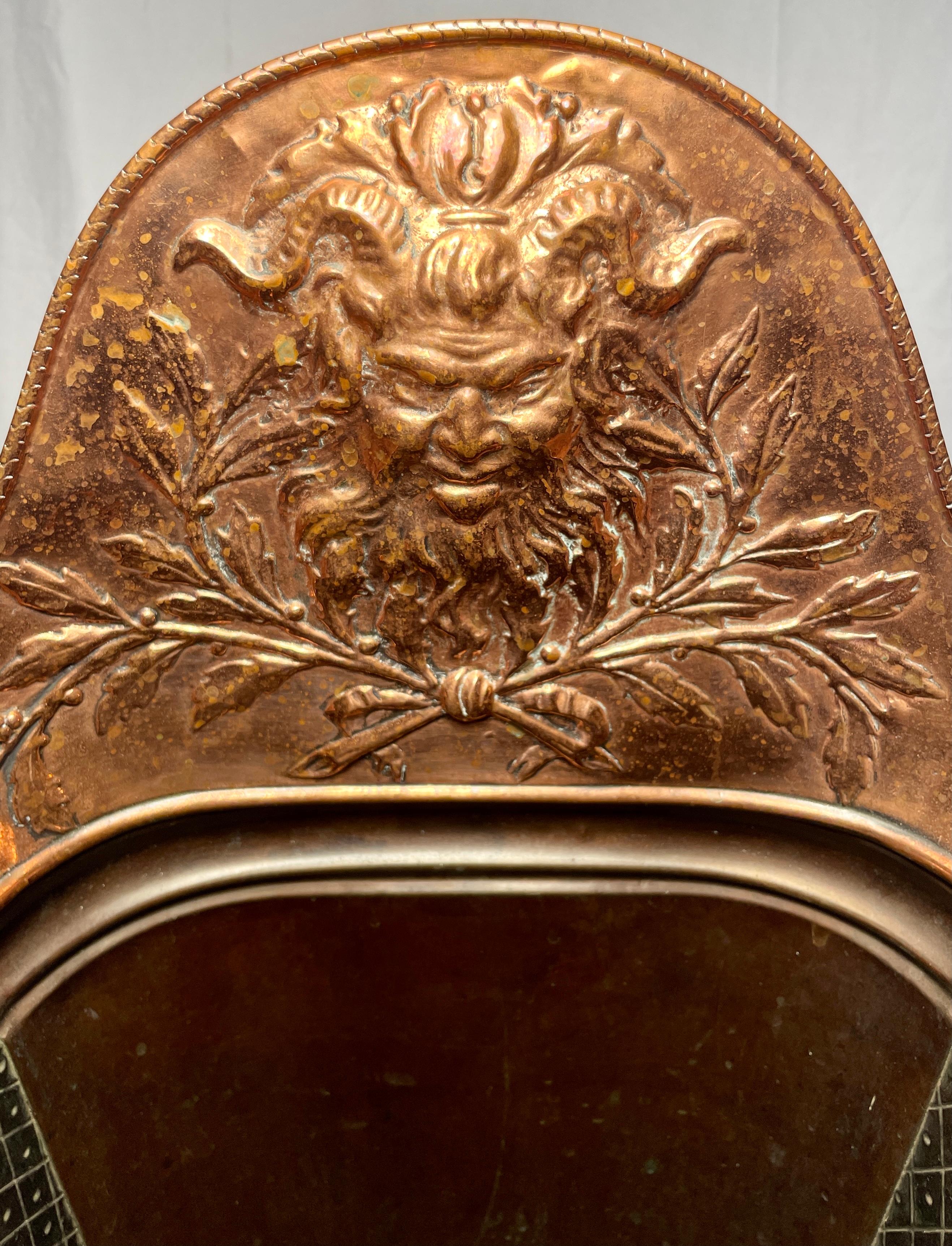 Antiker französischer Repousse-Kupfer-Weinkörbchenkorb (Französisch) im Angebot