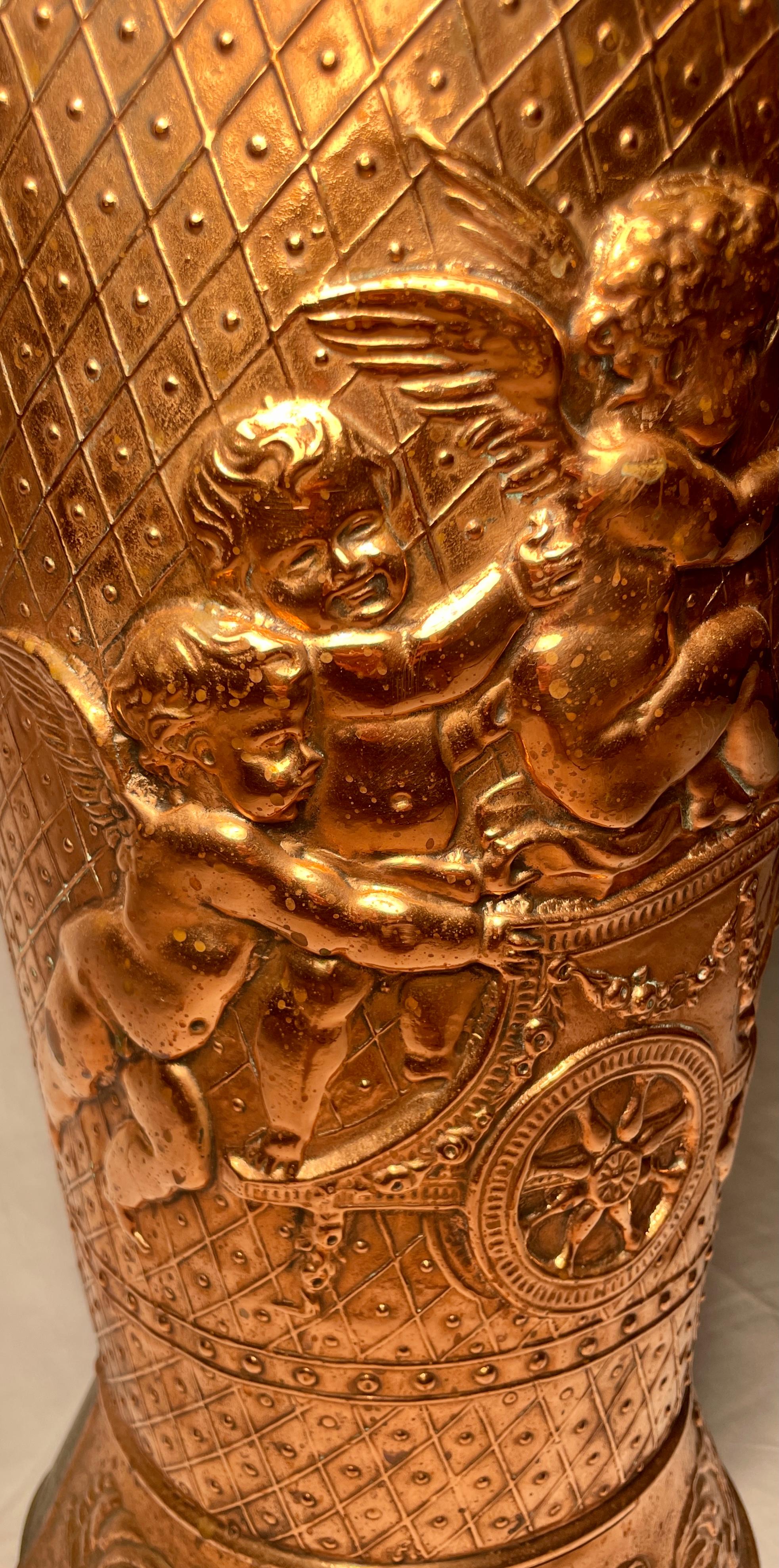 Antiker französischer Repousse-Kupfer-Weinkörbchenkorb (20. Jahrhundert) im Angebot
