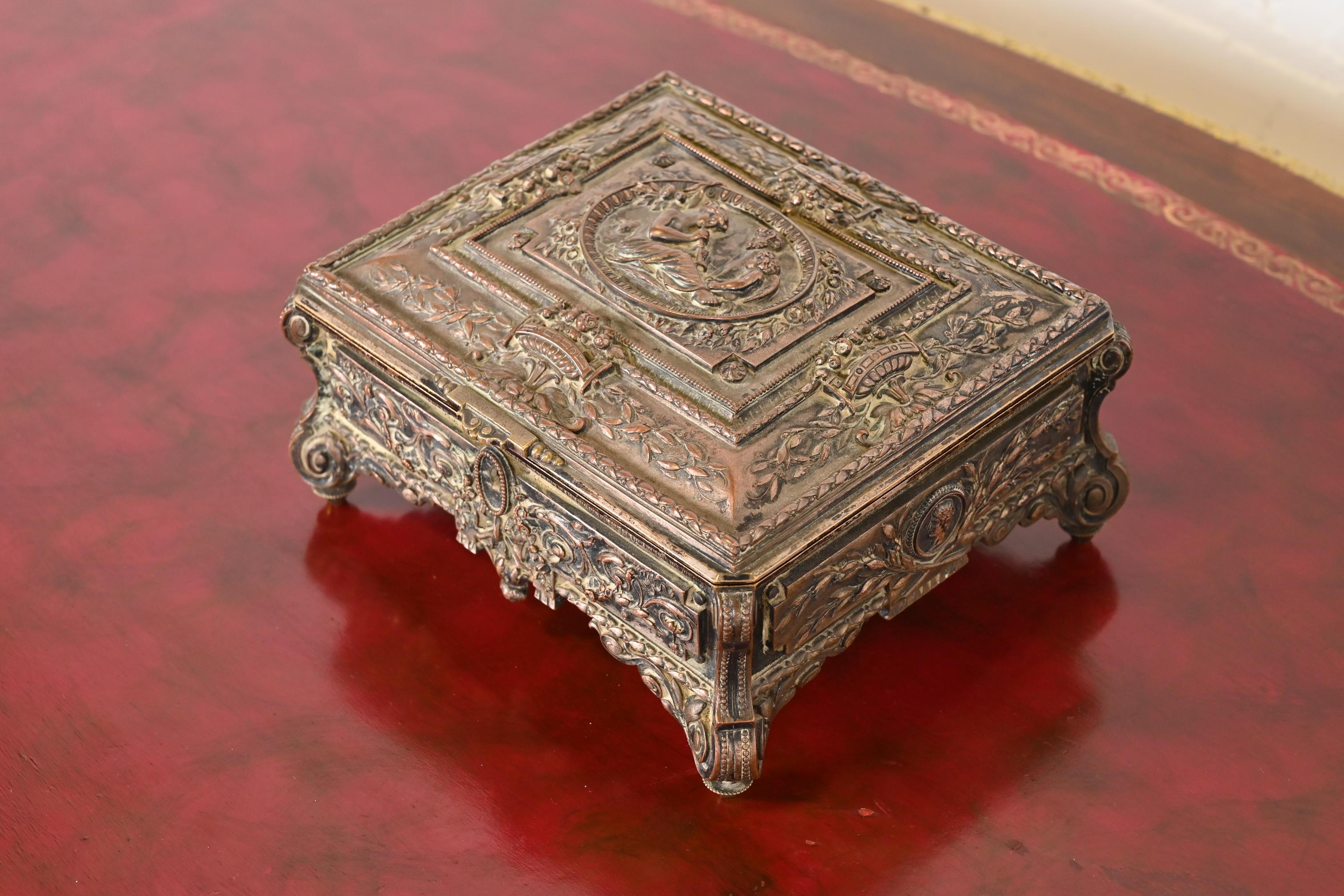 Antique French Repousse Silver Jewelry Box In Good Condition For Sale In South Bend, IN