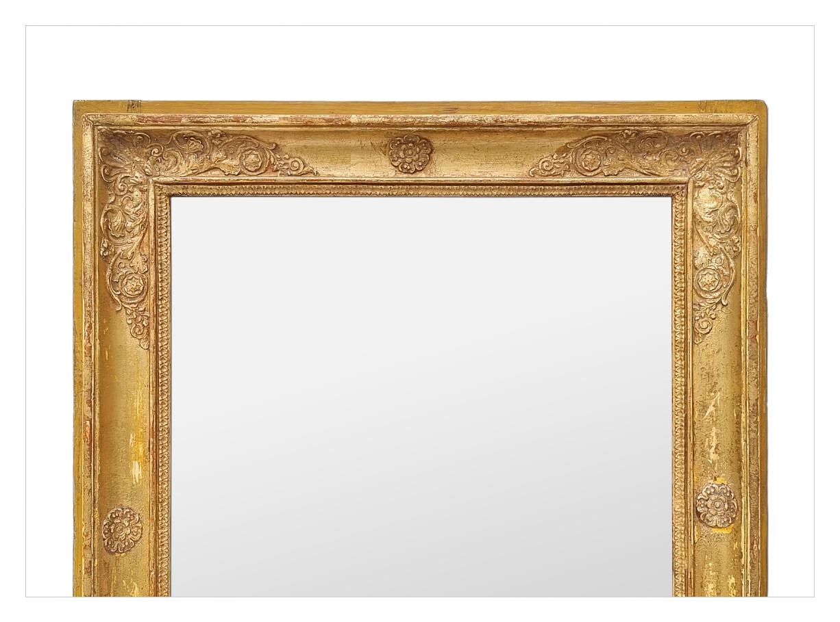 Antique French Restauration Period Giltwood Mirror, circa 1830 In Good Condition For Sale In Paris, FR