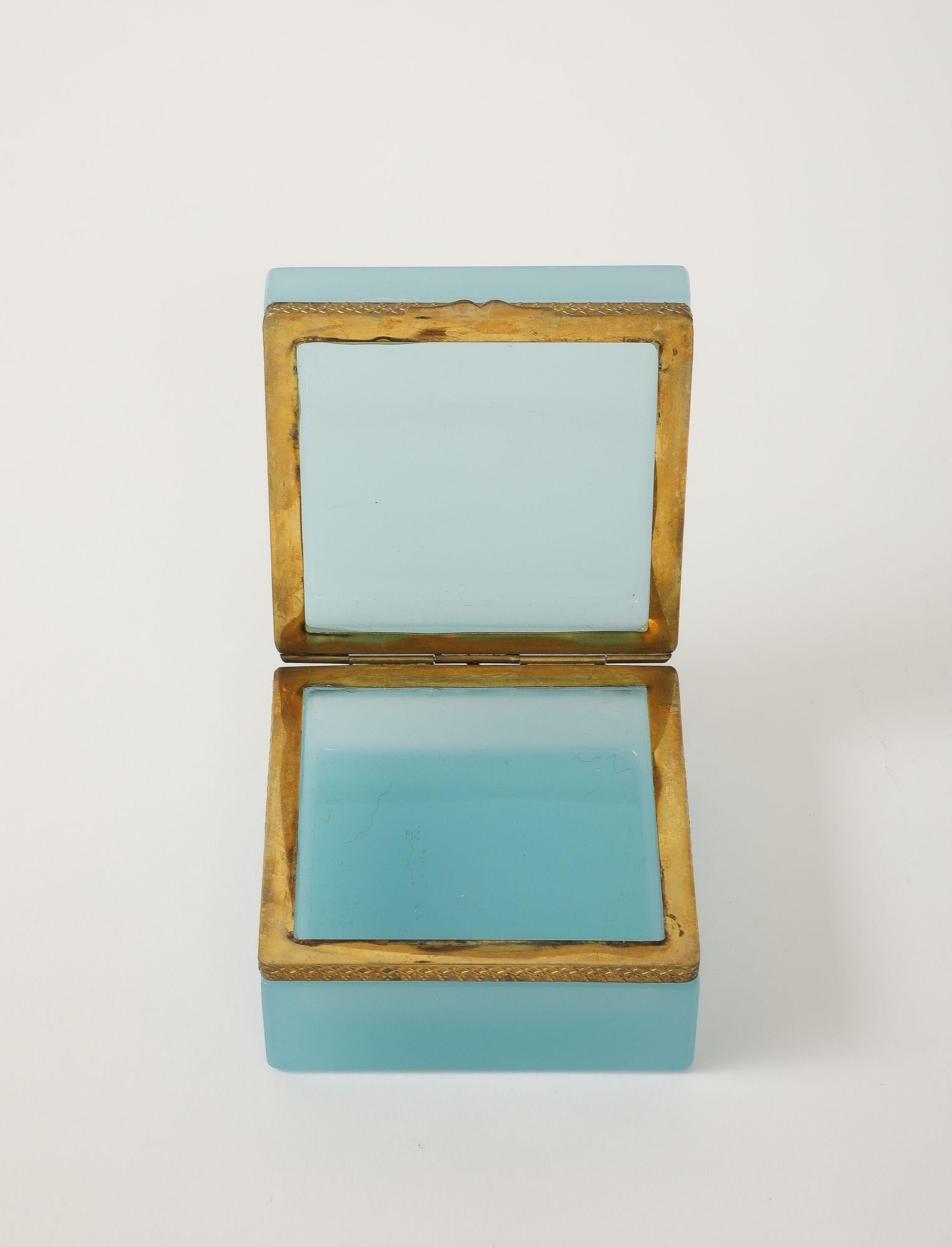 Antique French Opaline Blue Robin's Egg Square Box with Fancy Mounts, 1900 en vente 6