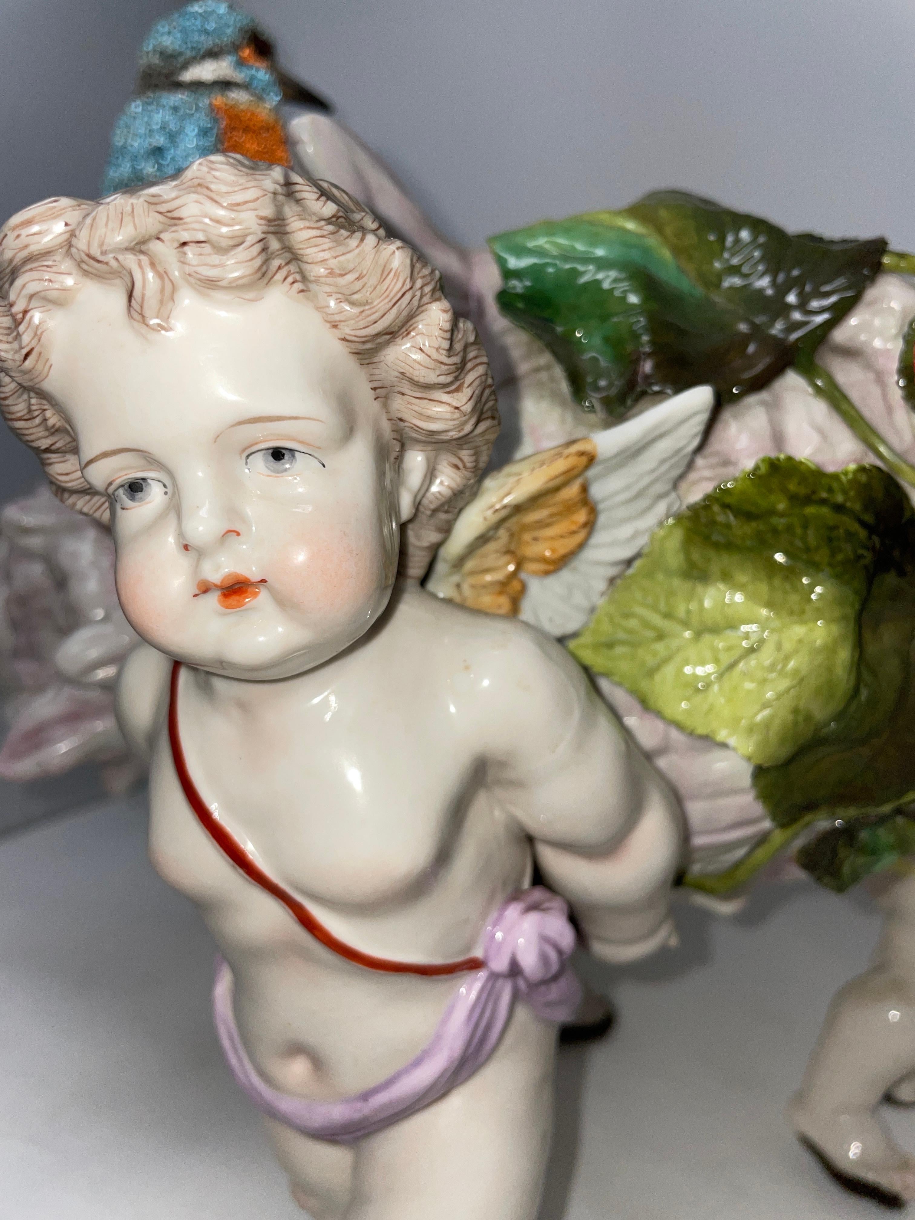 Antique French Rococo Shell Design Porcelain Centerpiece, Circa 1865-1875. For Sale 5