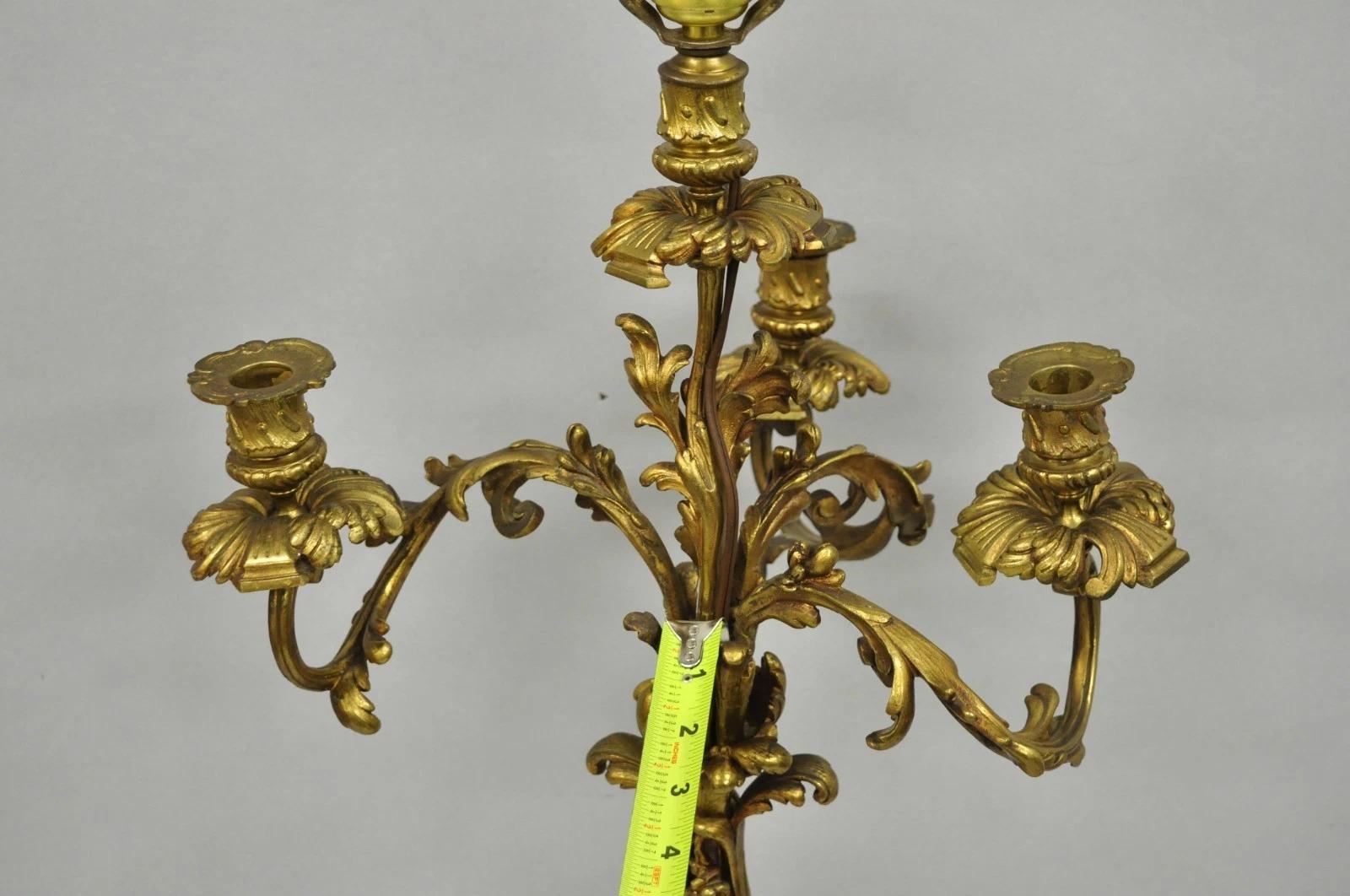 XX secolo Antique French Rococo Baroque Gold Bronze Leafy Scroll Candelabro da tavolo in vendita