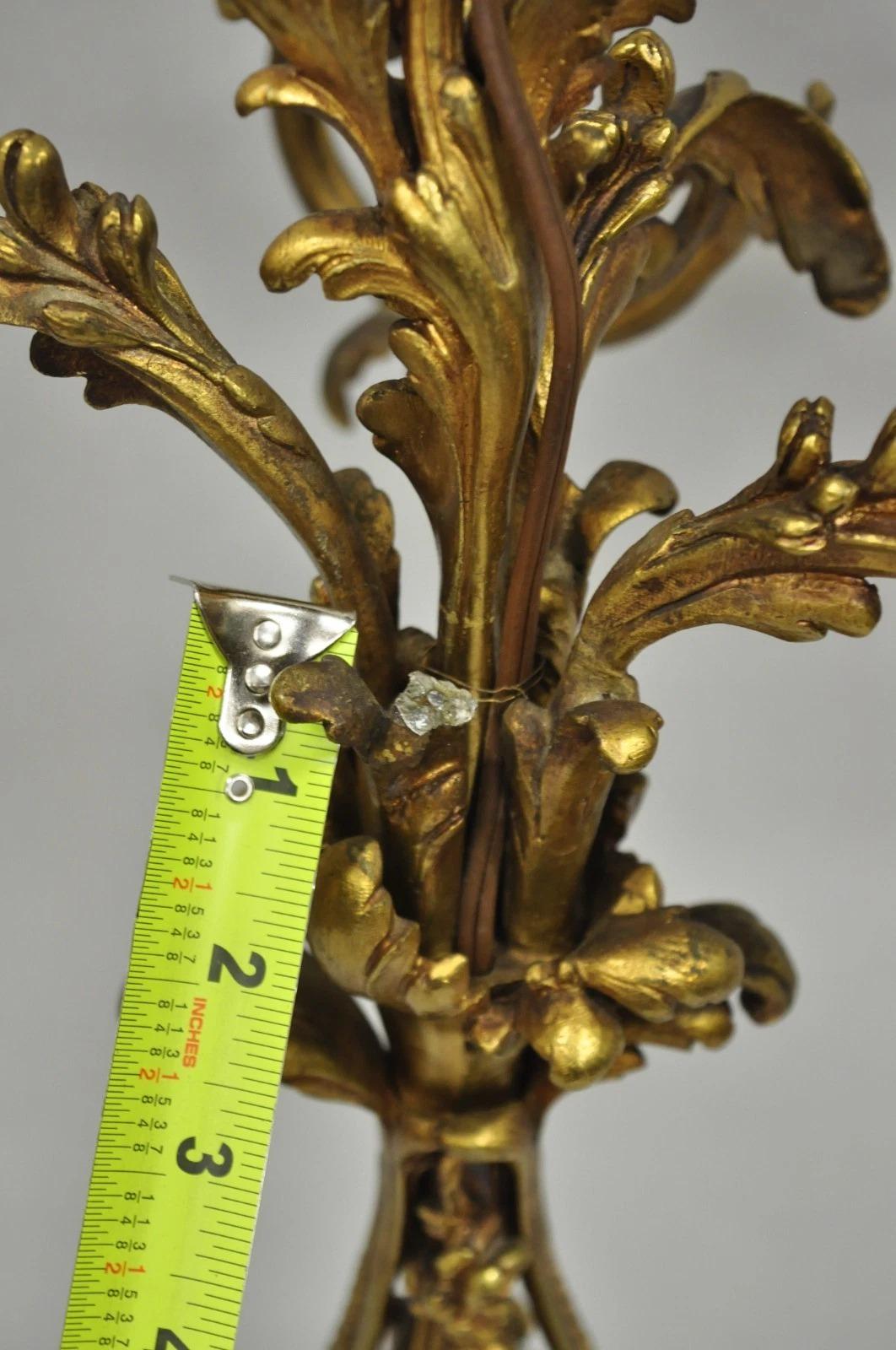 Bronzo Antique French Rococo Baroque Gold Bronze Leafy Scroll Candelabro da tavolo in vendita