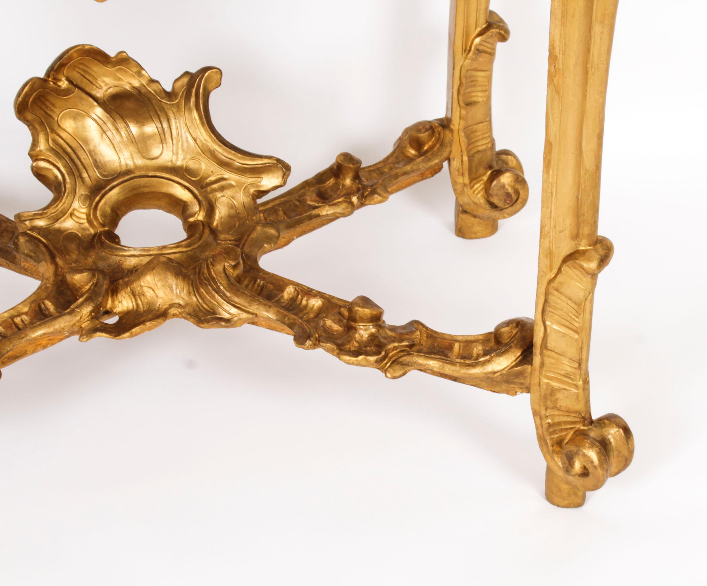 Ancienne table console en bois doré sculpté rococo français 18ème siècle en vente 2