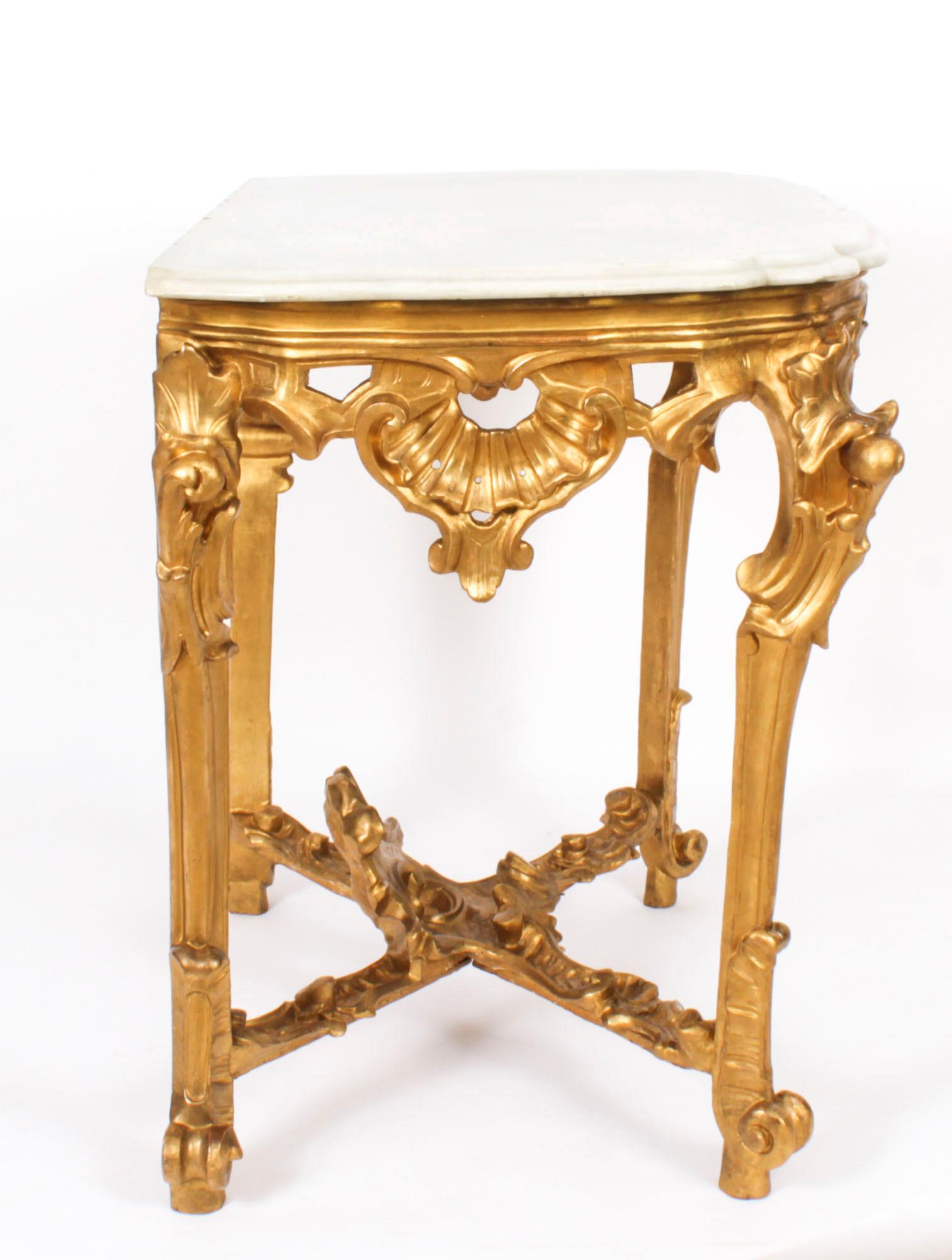 Ancienne table console en bois doré sculpté rococo français 18ème siècle en vente 3