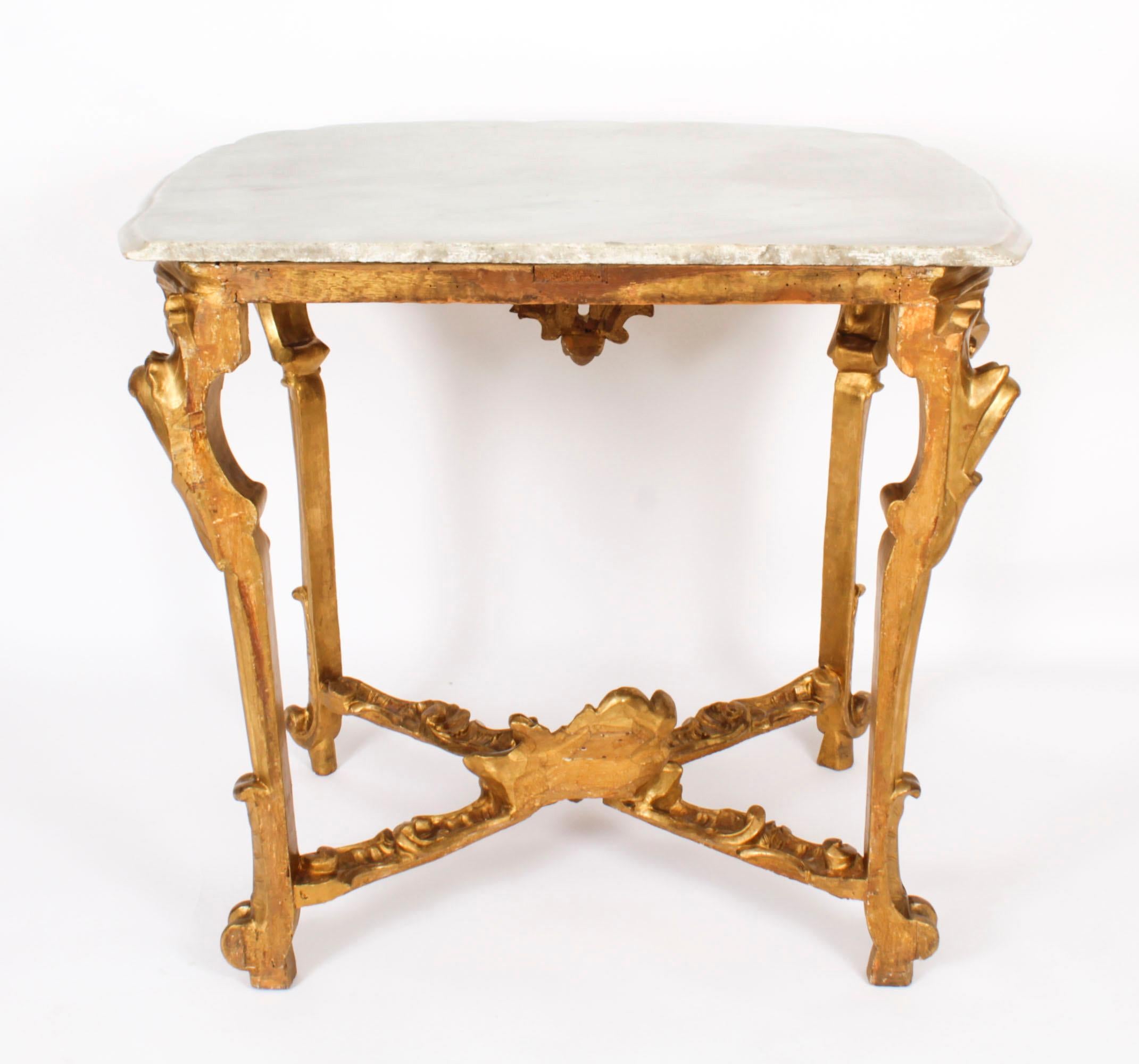 Ancienne table console en bois doré sculpté rococo français 18ème siècle en vente 5