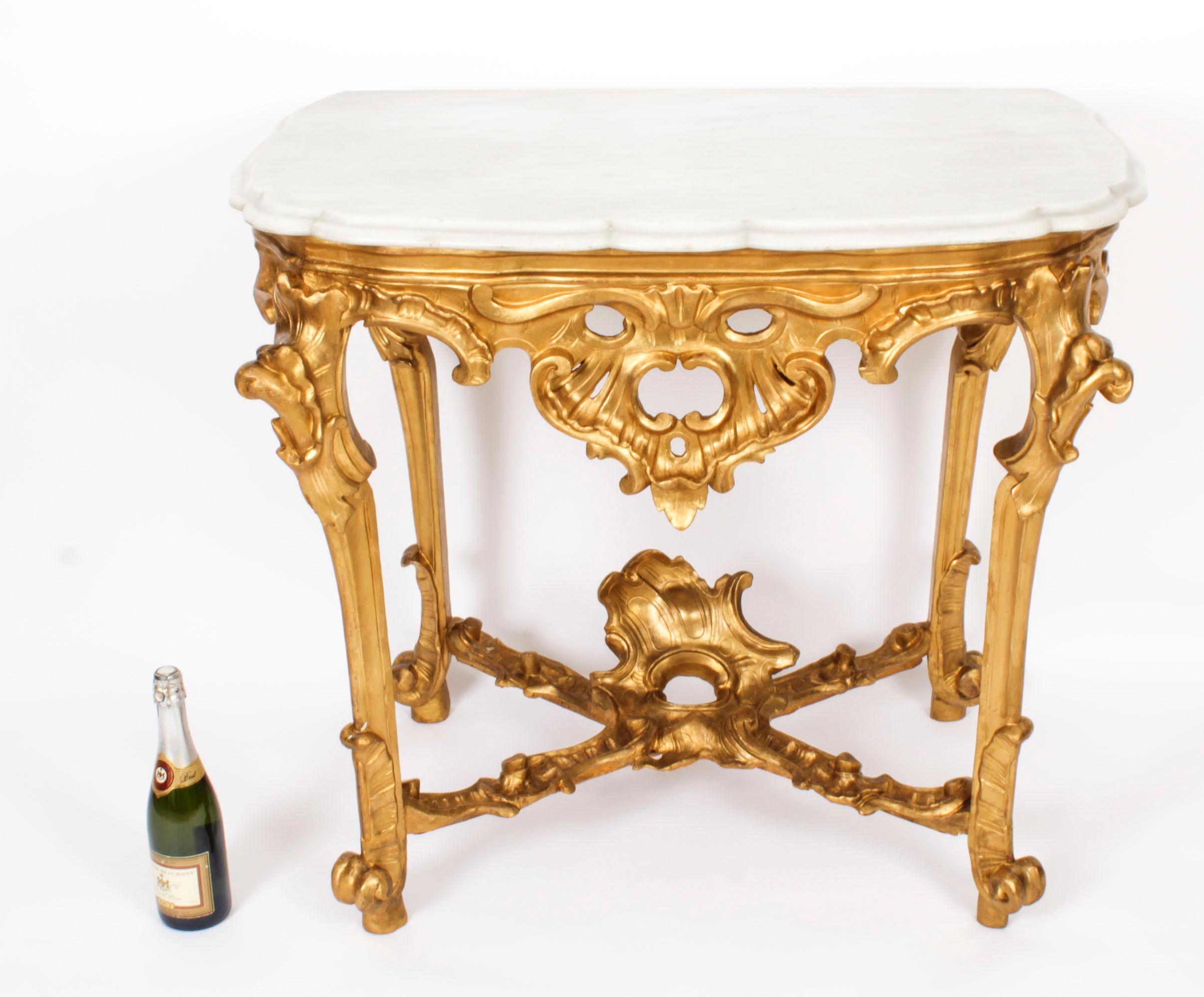 Ancienne table console en bois doré sculpté rococo français 18ème siècle en vente 6